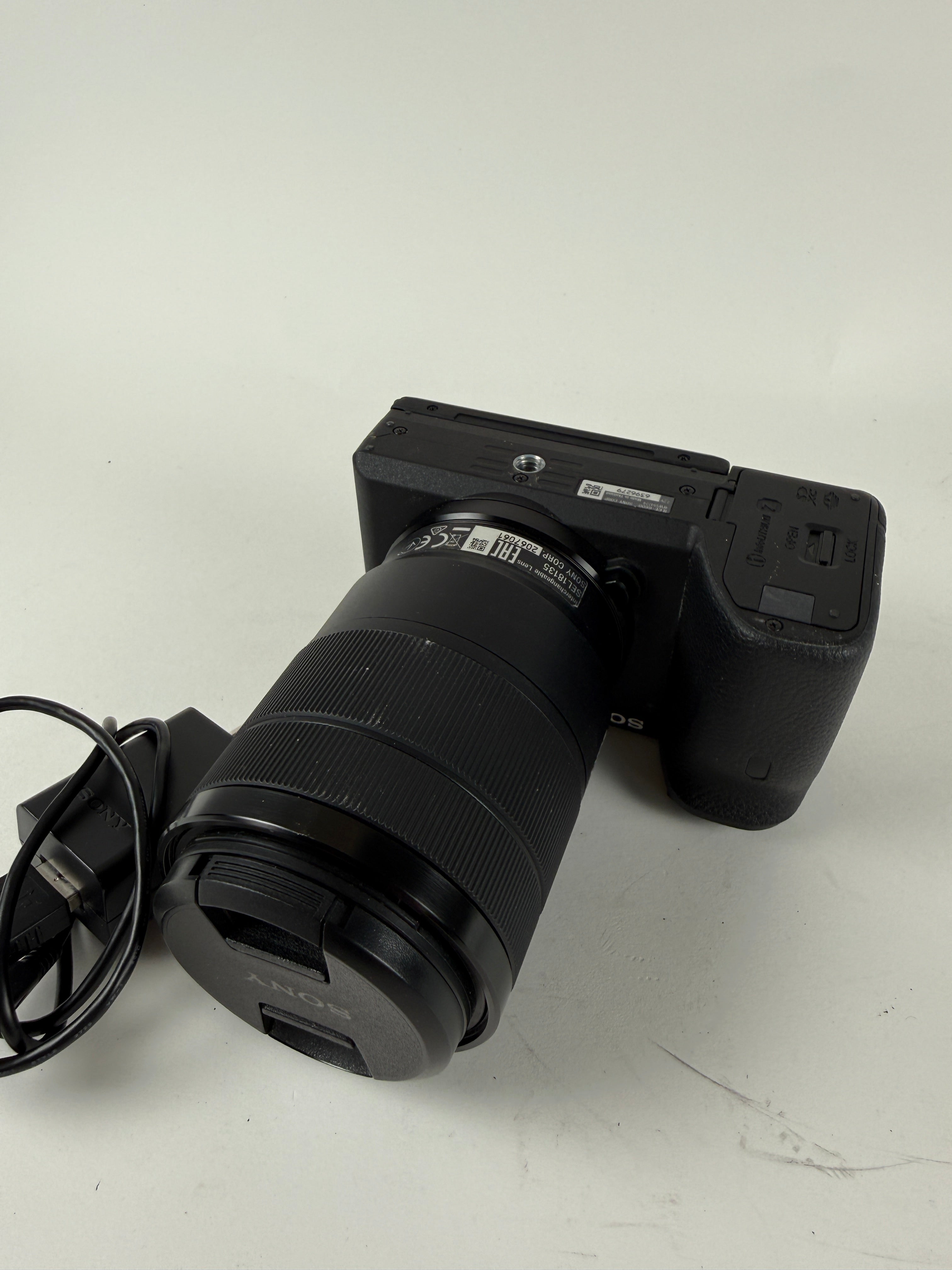 SONY a6600 ILCE-6600 with 18-135mm Lens Kit – Cardinal Camera Used