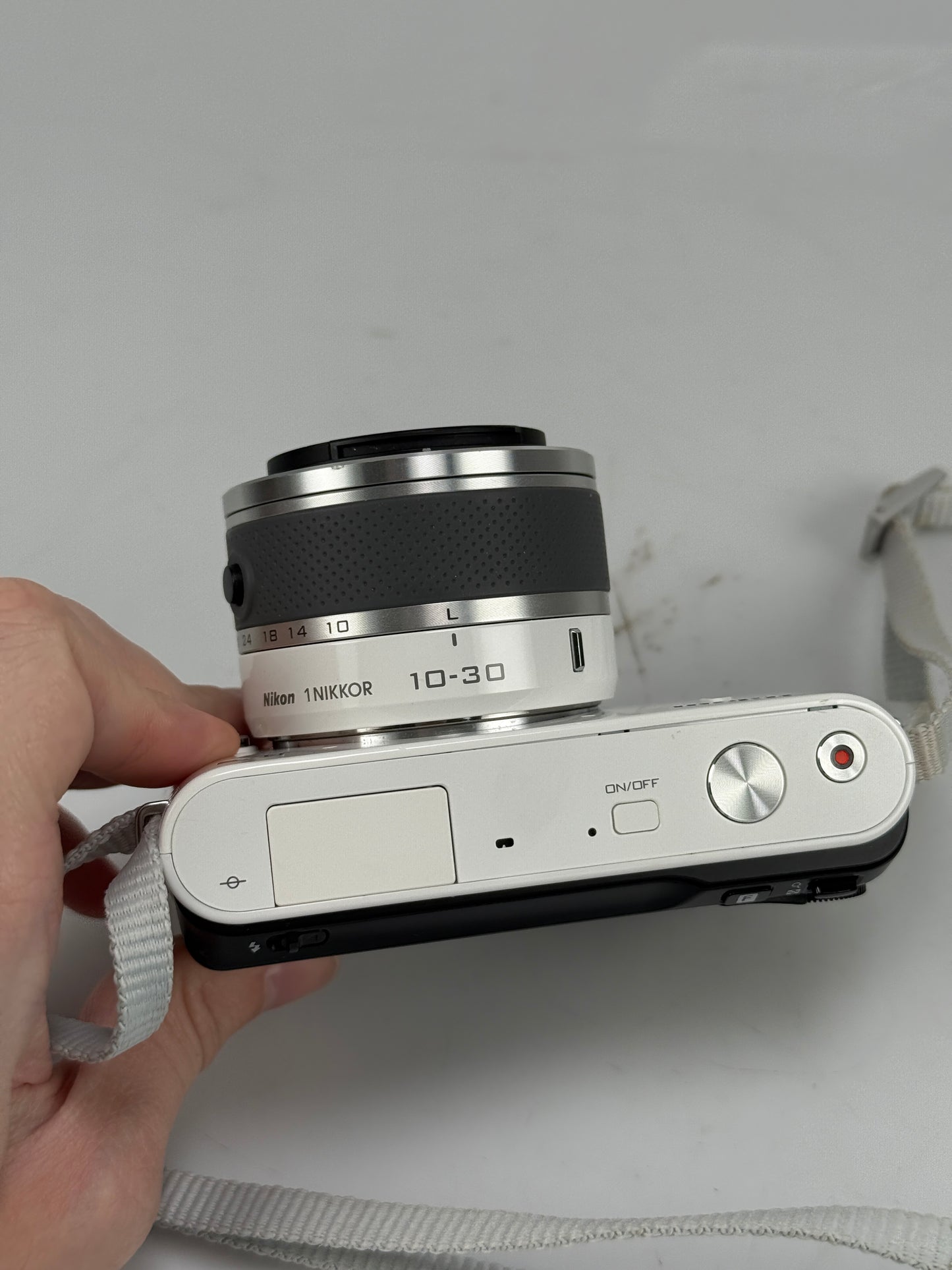 Nikon 1 J1 10.1MP Mirrorless SLR Camera w/ 10-30mm Lens white