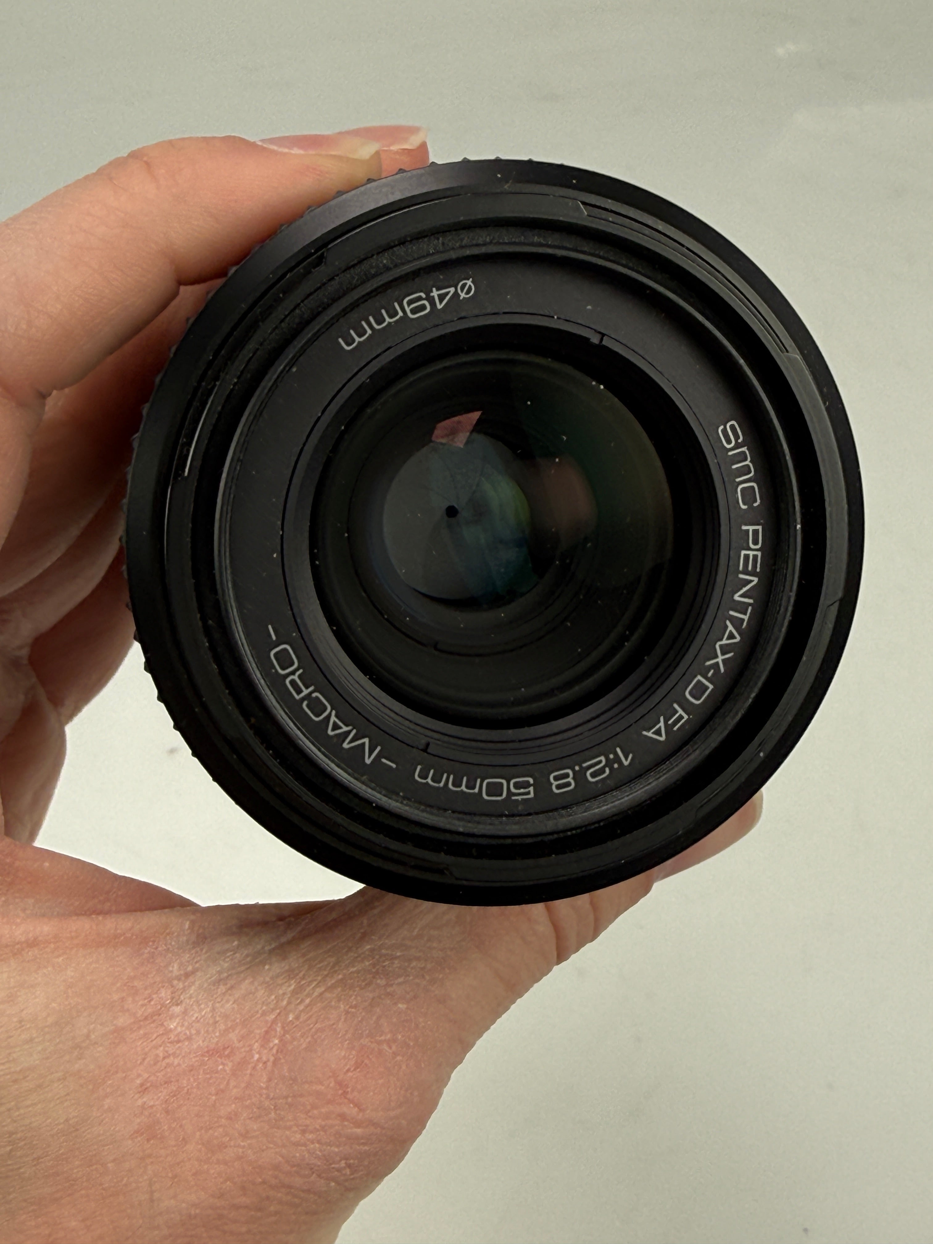 Pentax smc PENTAX D FA Macro 50mm F2.8 (Pentax K mount) – Cardinal