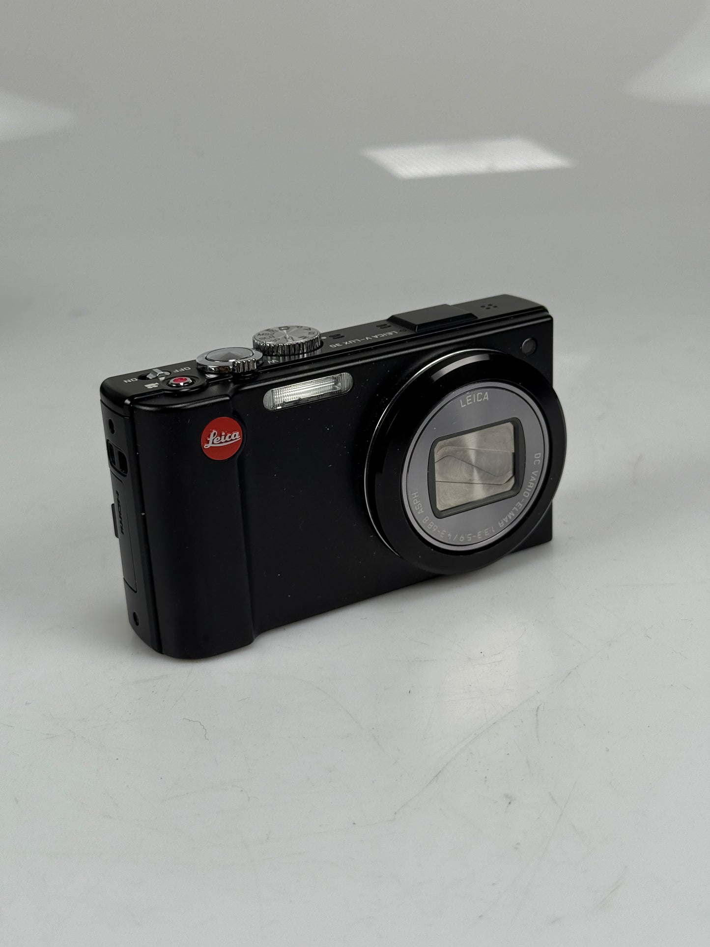 Leica V-Lux 30 14.1MP Compact Digital Camera