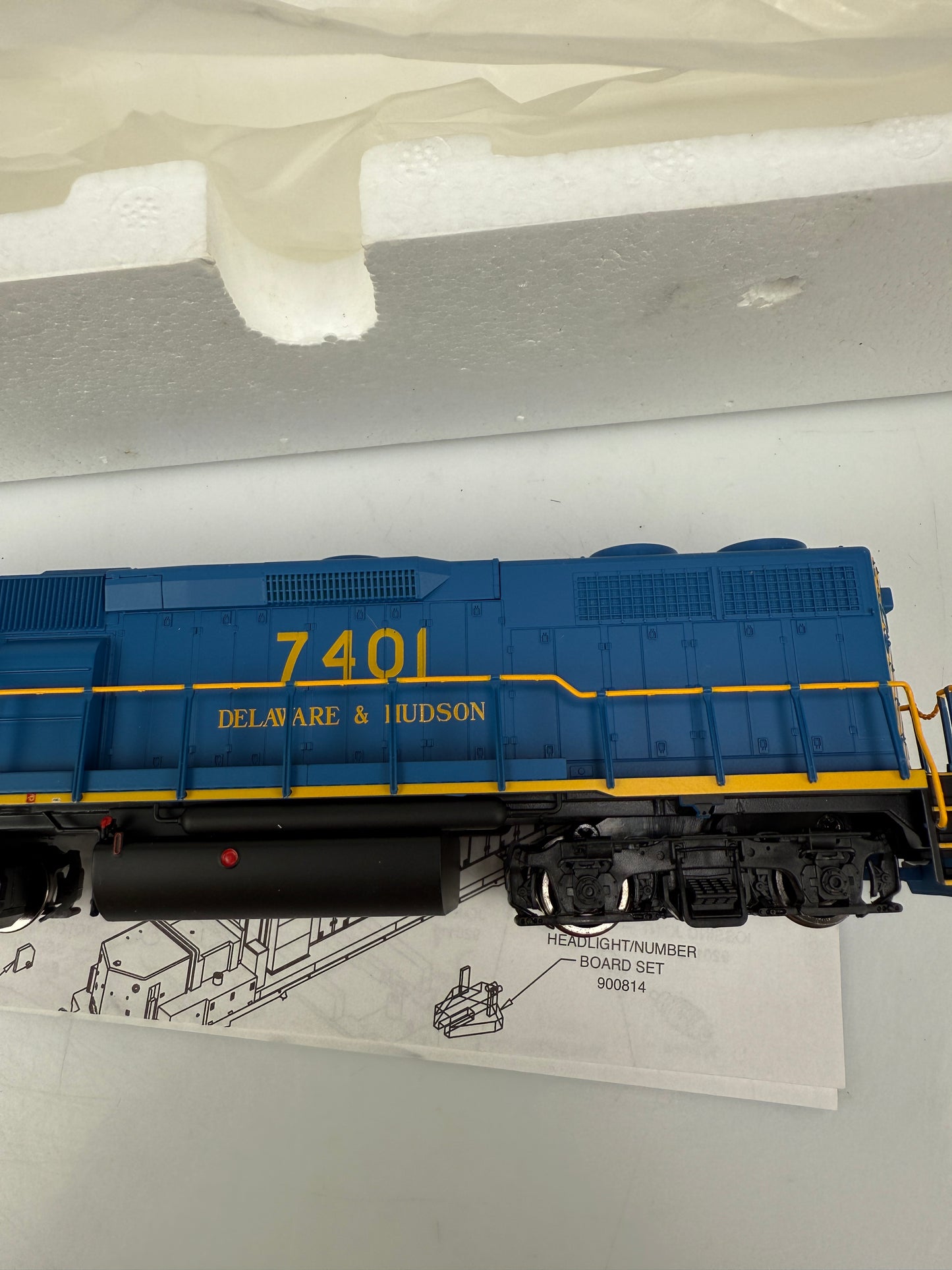 Atlas HO Delaware & Hudson 480 GP39-2 PH1 Locomotive # 7401