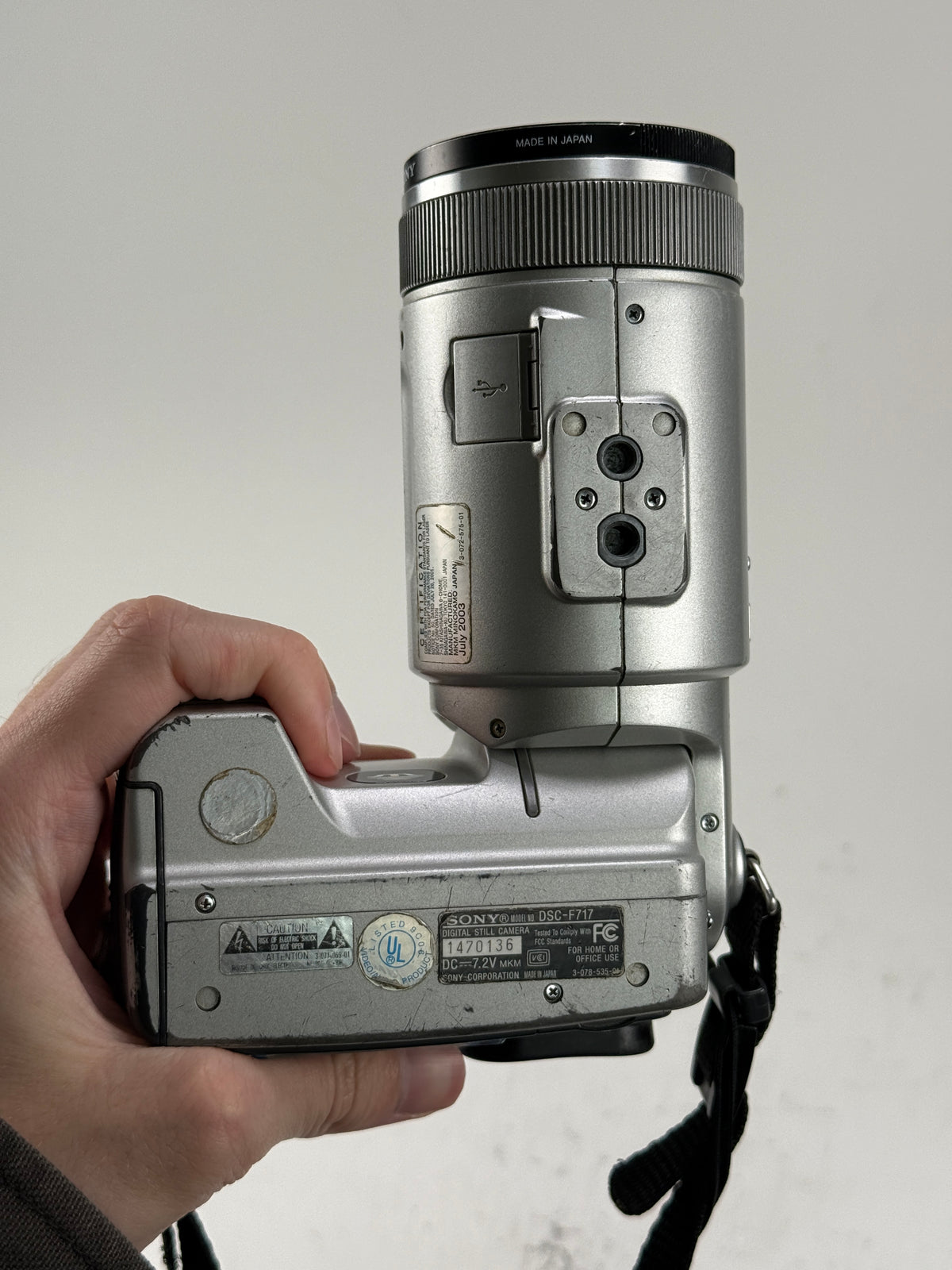 Sony Cyber-shot DSC-F717 5MP Zeiss NightShot Digital Camera