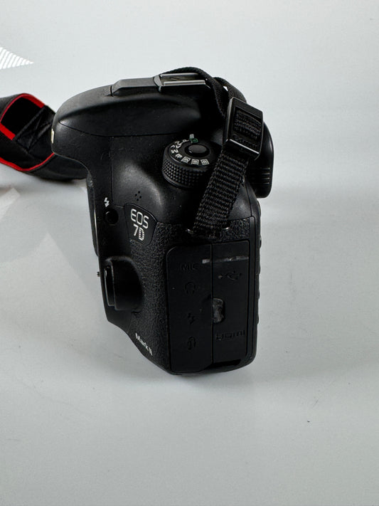 Canon EOS 7D mark II 20.2MP Digital SLR Camera Body