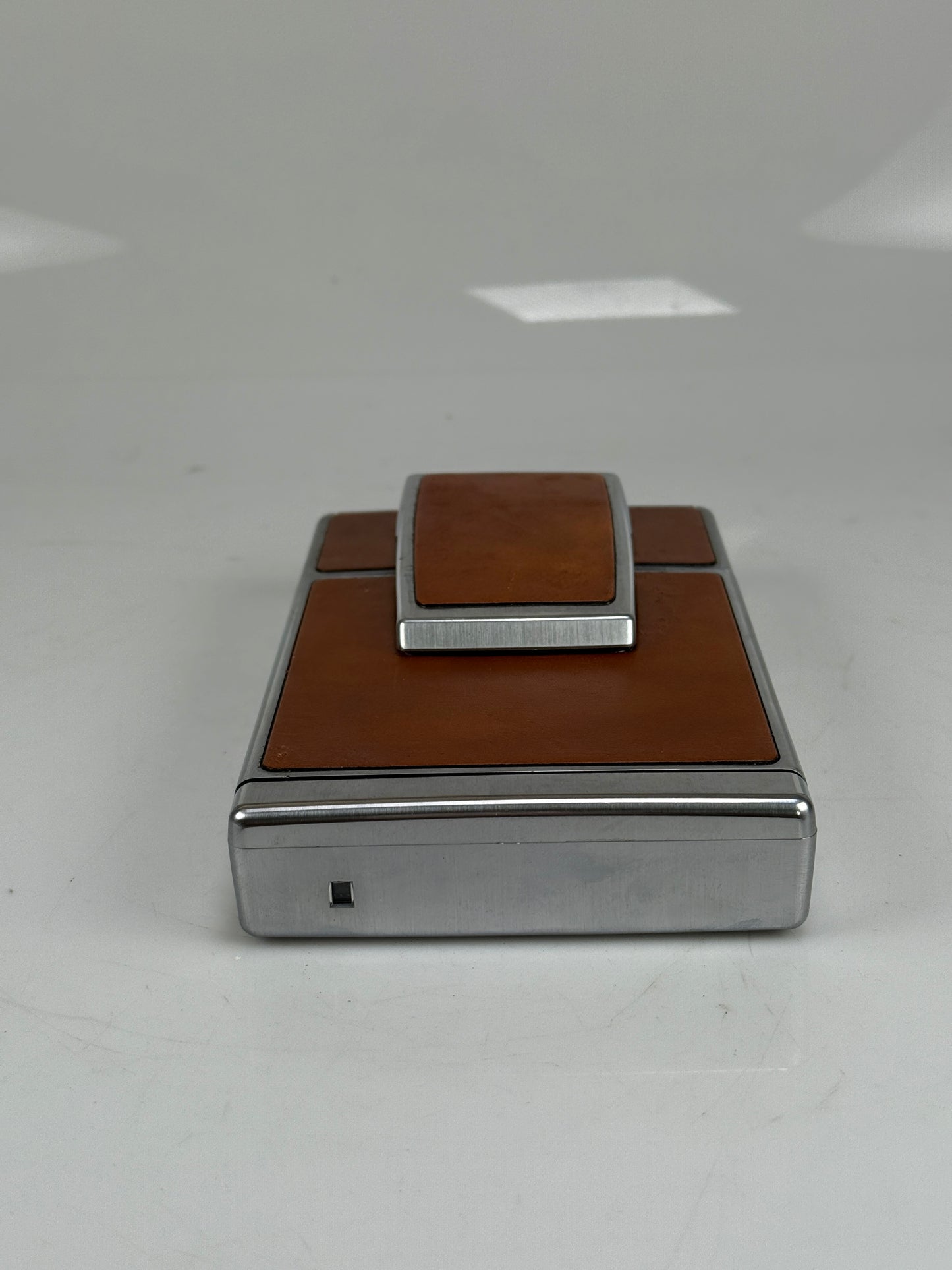Polaroid SX-70 film land camera tan and chrome