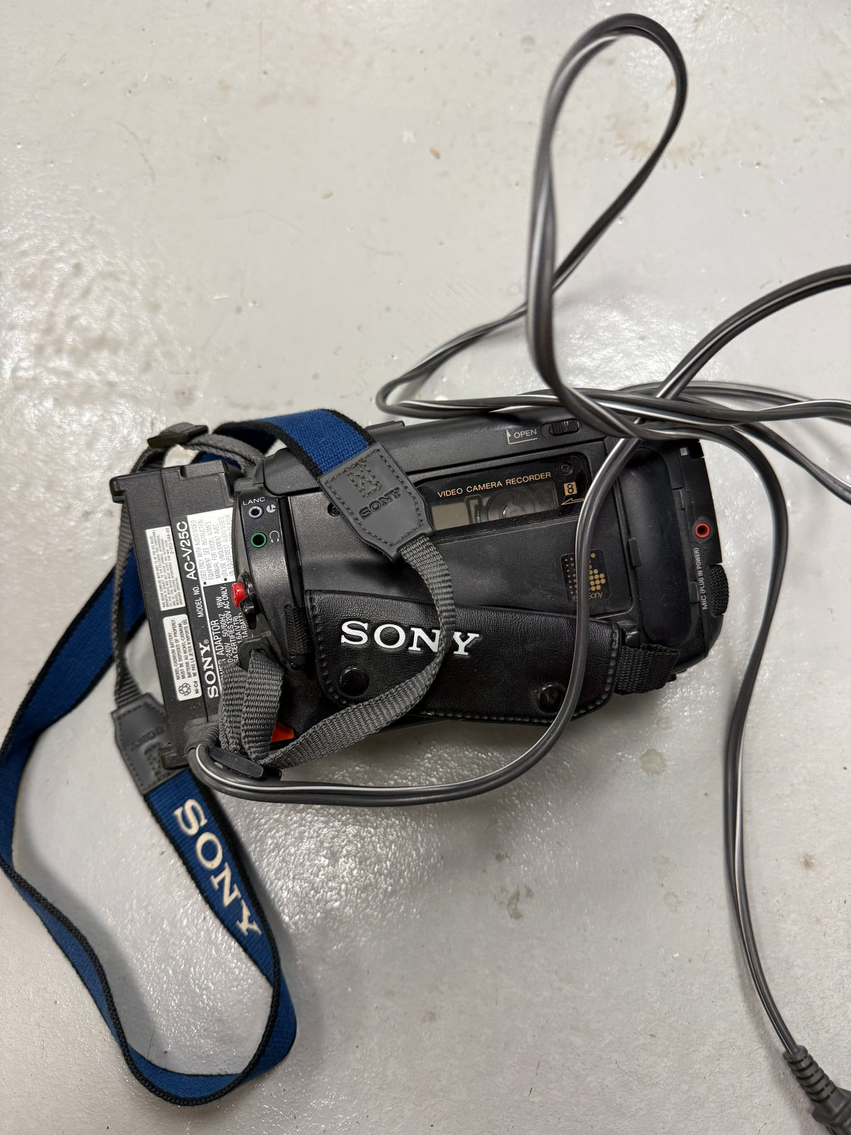 Sony Handycam CCD-TR36 Video8 8mm Camcorder