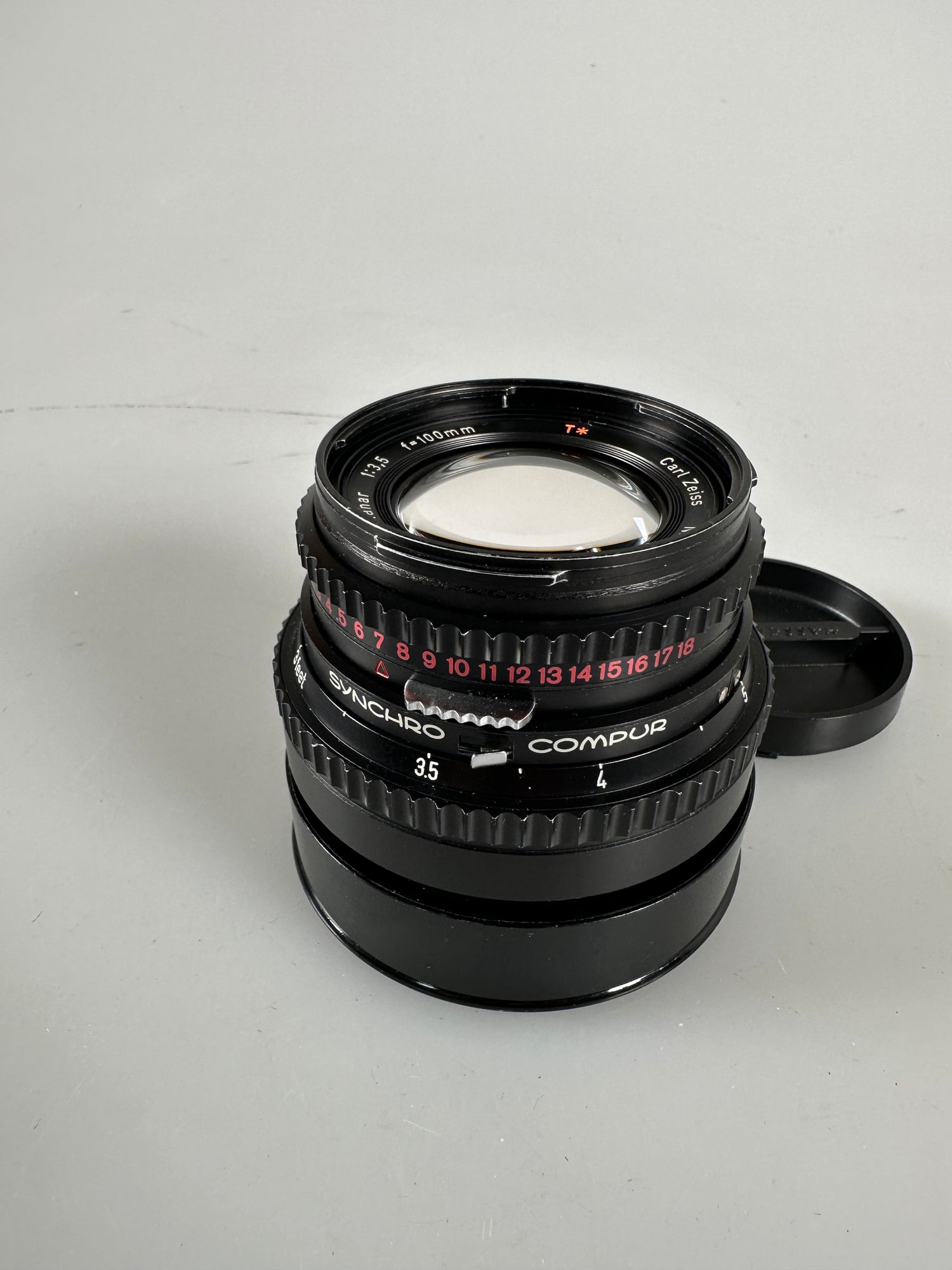 Hasselblad Carl Zeiss T* planar C 100mm f3.5 lens – Cardinal