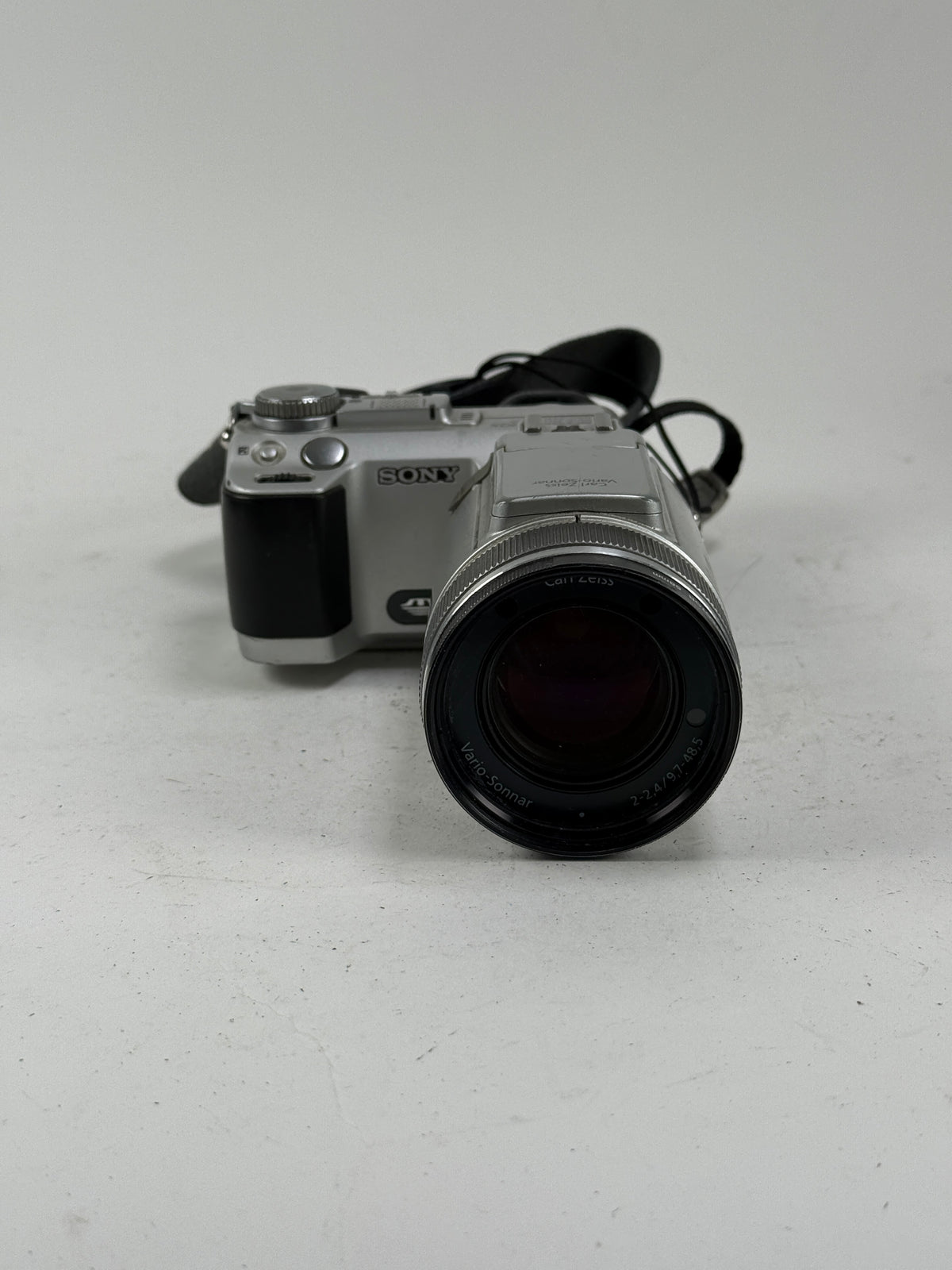 Sony Cyber-shot DSC-F717 5MP Zeiss NightShot Digital Camera