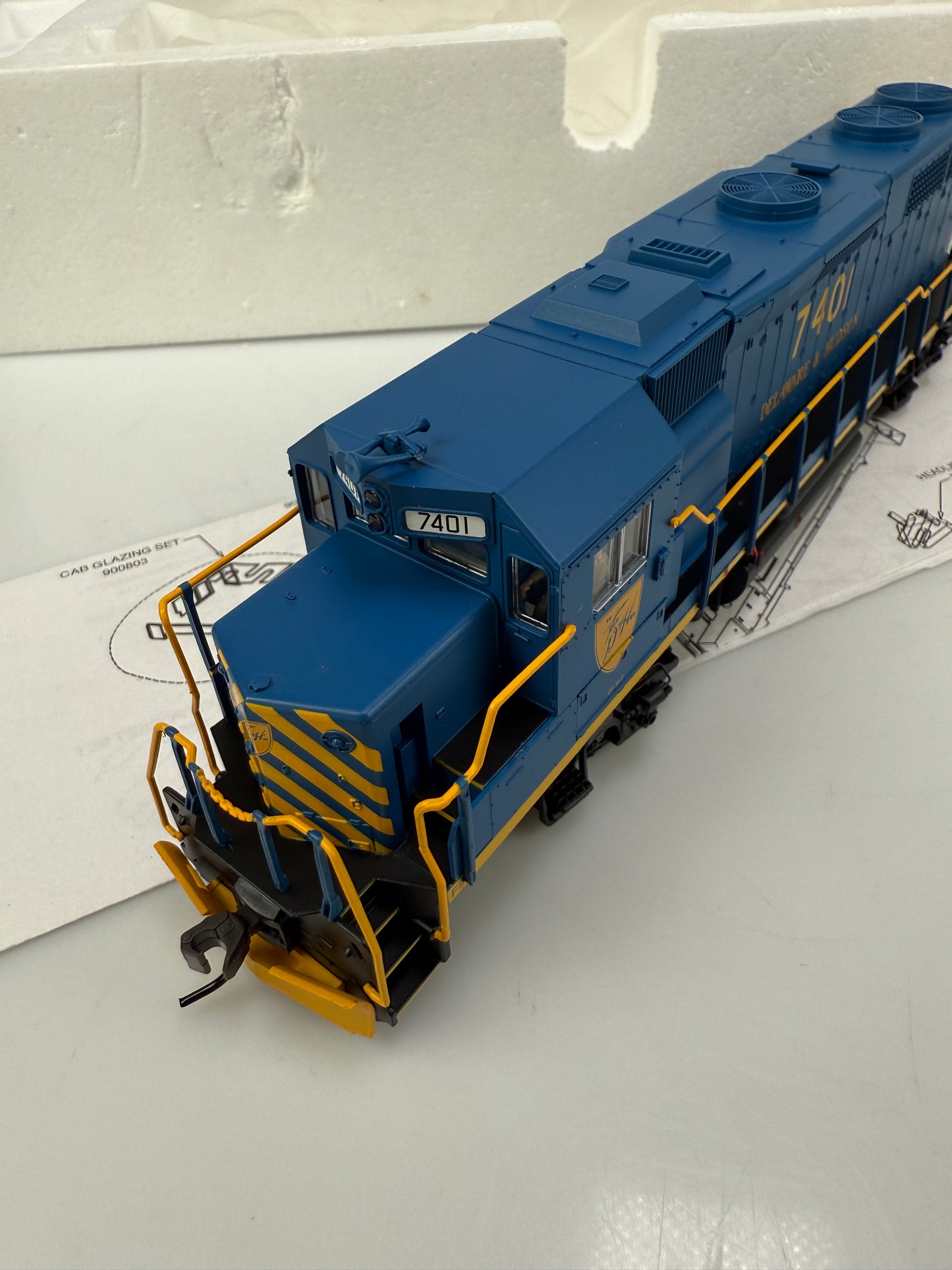 Atlas HO Delaware & Hudson 480 GP39-2 PH1 Locomotive # 7401