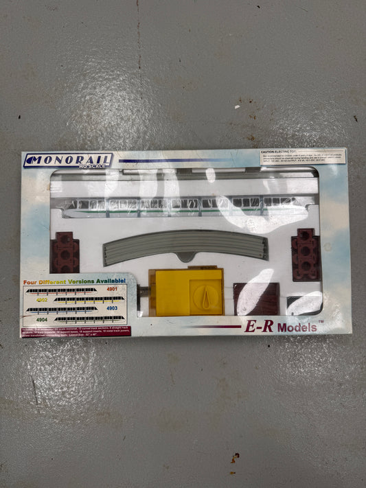 E-R Models Monorail # 4904 Green complete train set NIB