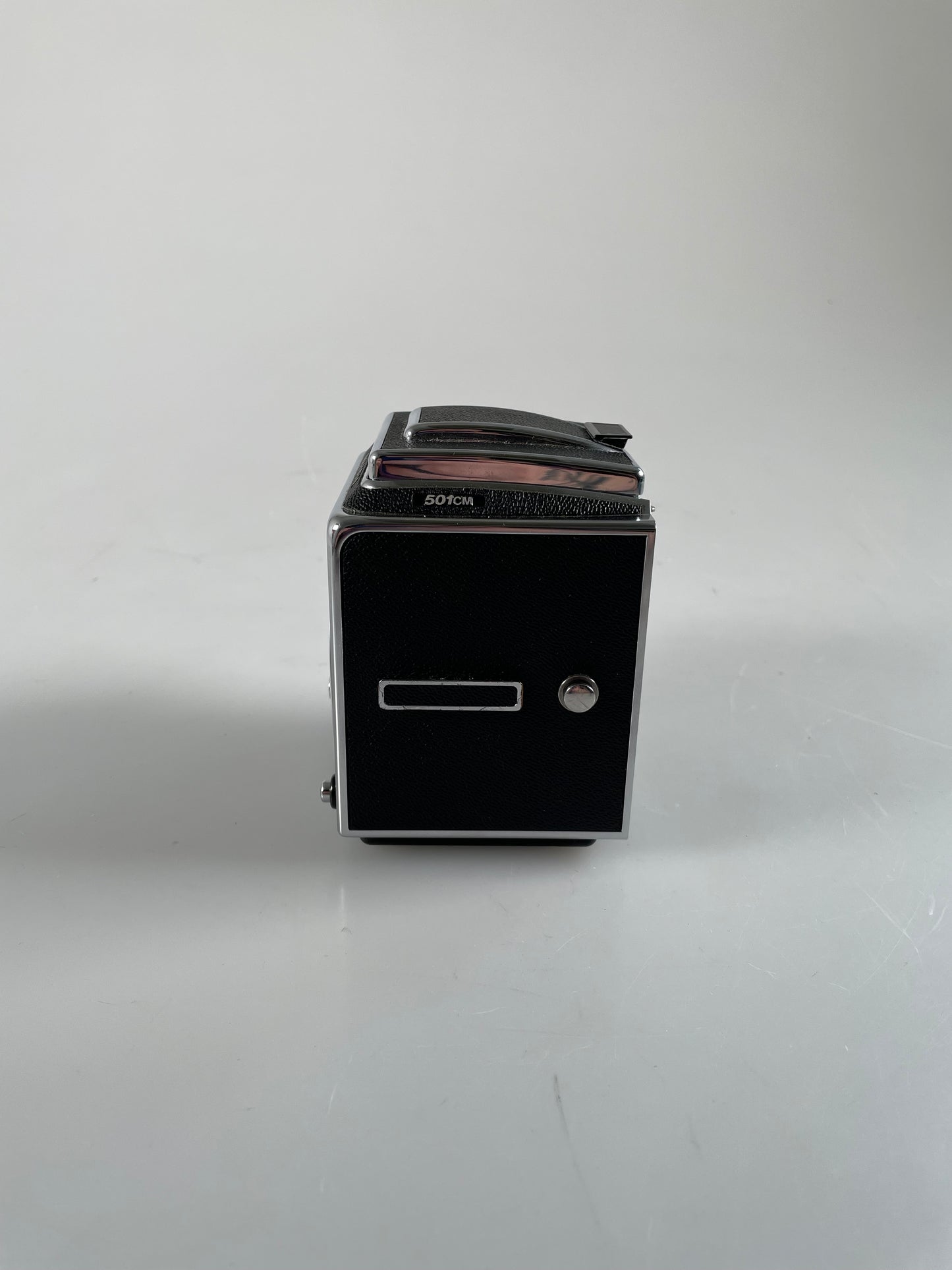 Hasselblad 501CM Medium Format Film Camera Body Chrome, wlf waist level, acute focusing screen