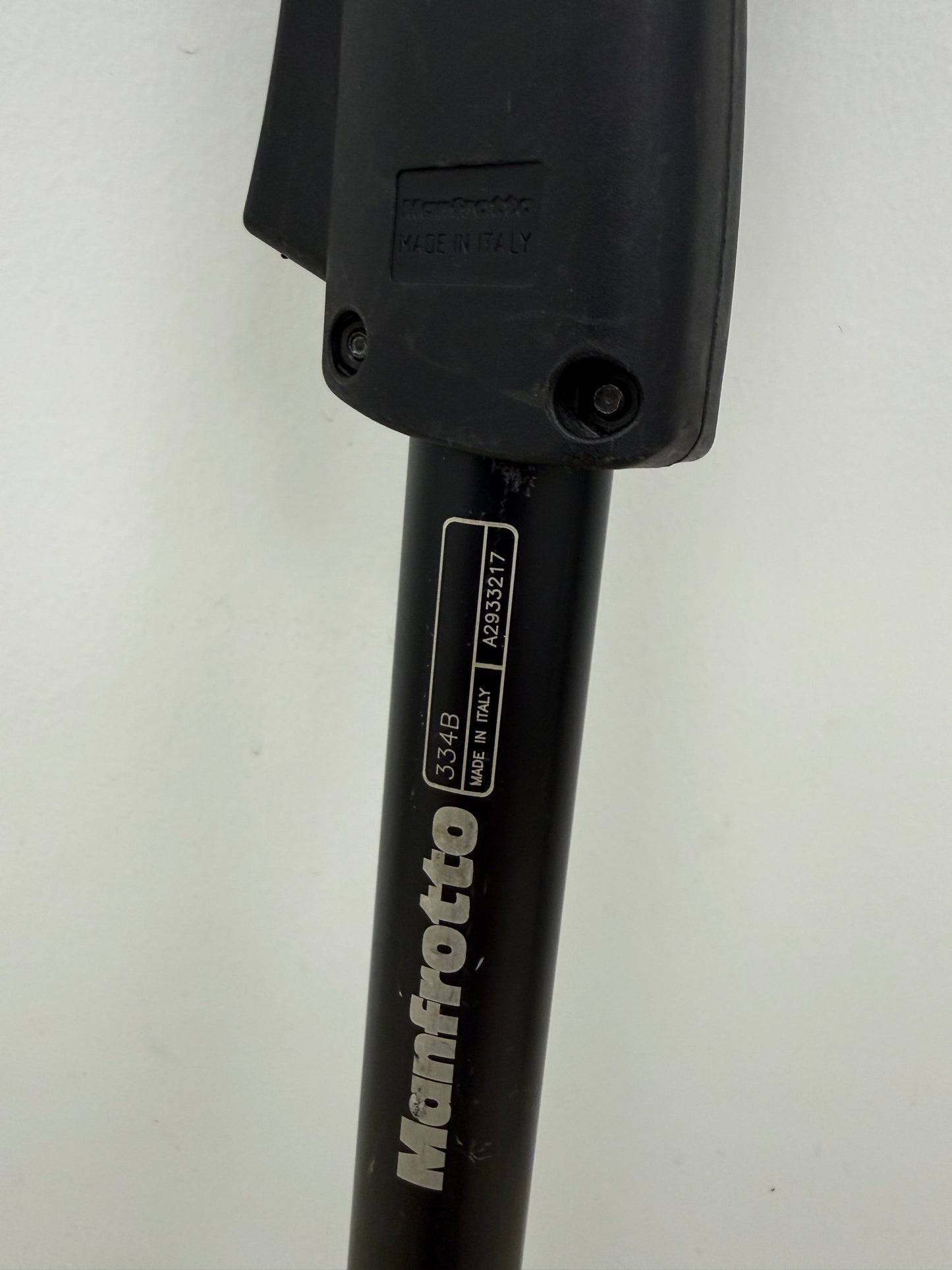 Manfrotto 3245 334B Bogen Automatic Grip Action Extendable Monopod w/ 3232 head