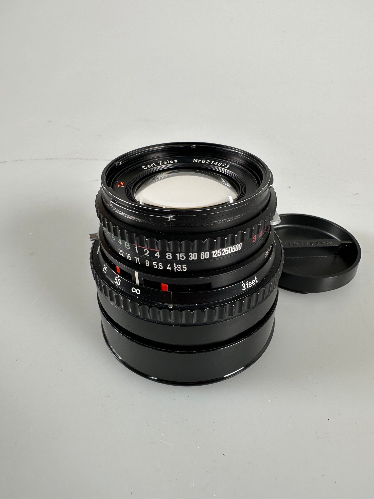 Hasselblad Carl Zeiss T* planar C 100mm f3.5 lens – Cardinal