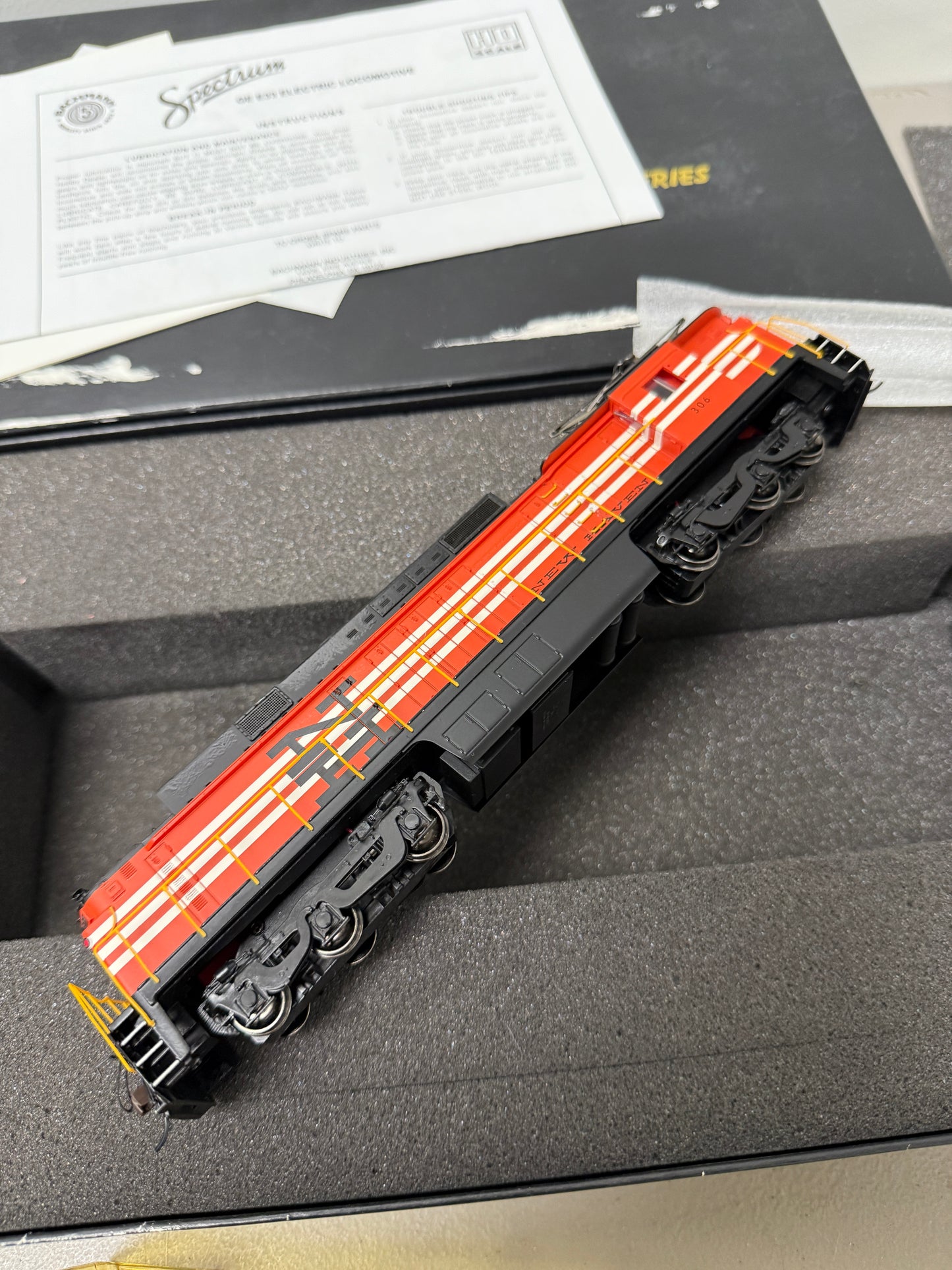 Bachmann spectrum GE E33 ELECTRIC LOCOMOTIVE NEW HAVEN #306 HO scale