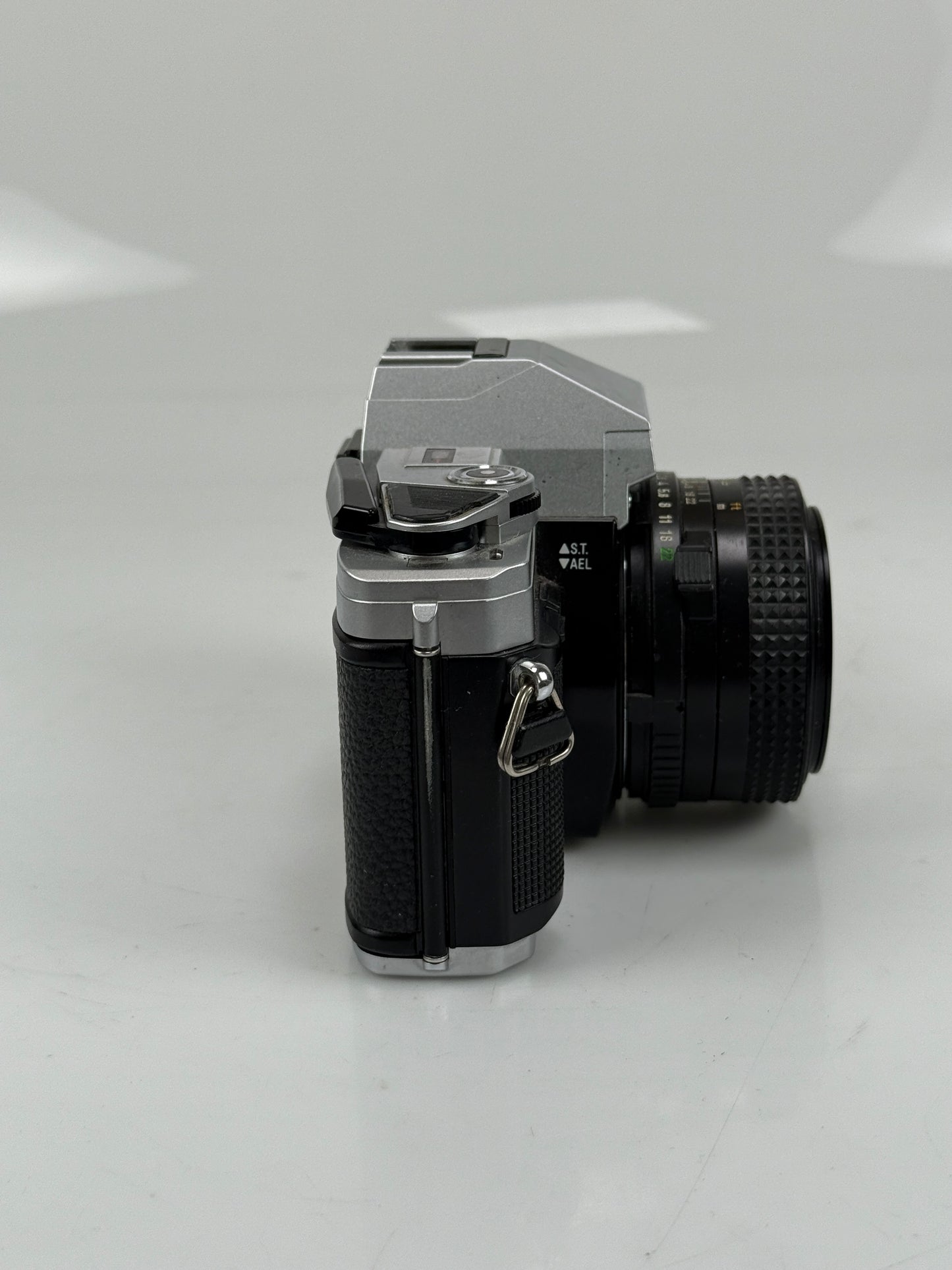 Minolta X-370 35mm SLR Film Camera w/ MD Rokkor-X 50mm f1.7 Lens