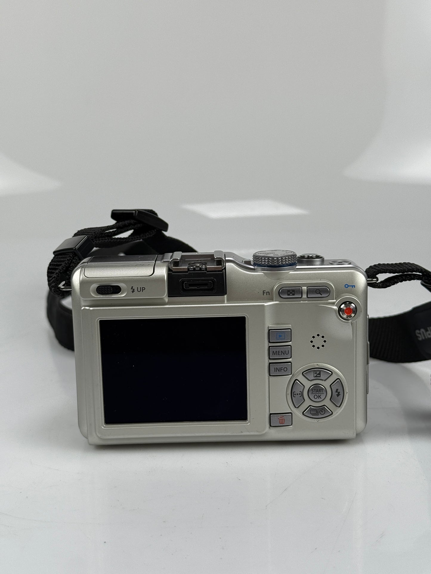 Olympus E-PL1  12.3MP mirrorless digital camera body Silver with 14-42mm L ED lens