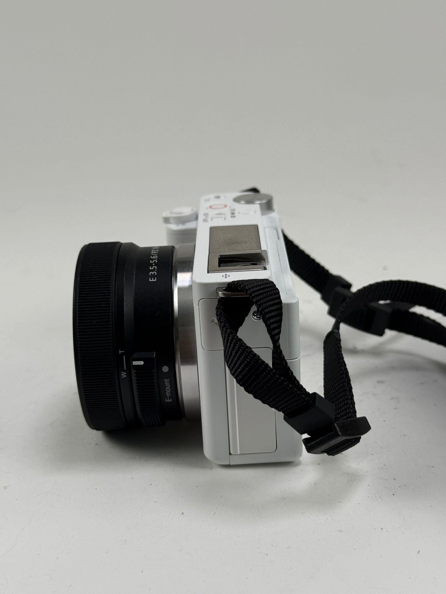 Sony ZV-E10 Mirrorless 24.2MP 4K Digital Camera white w/ 16-50mm II lens