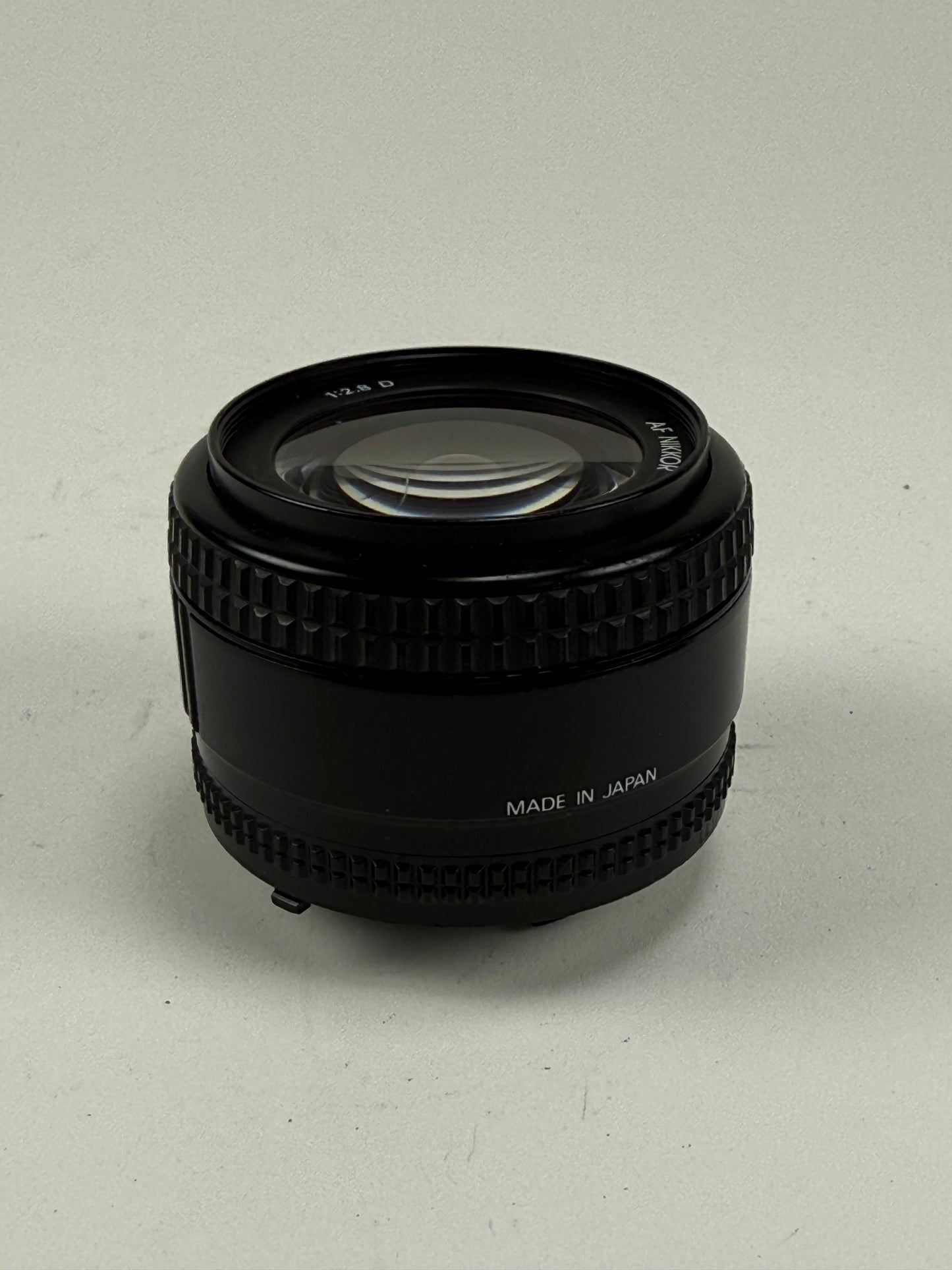 Nikon AF Nikkor 28mm f2.8 D Wide Angle Prime Lens