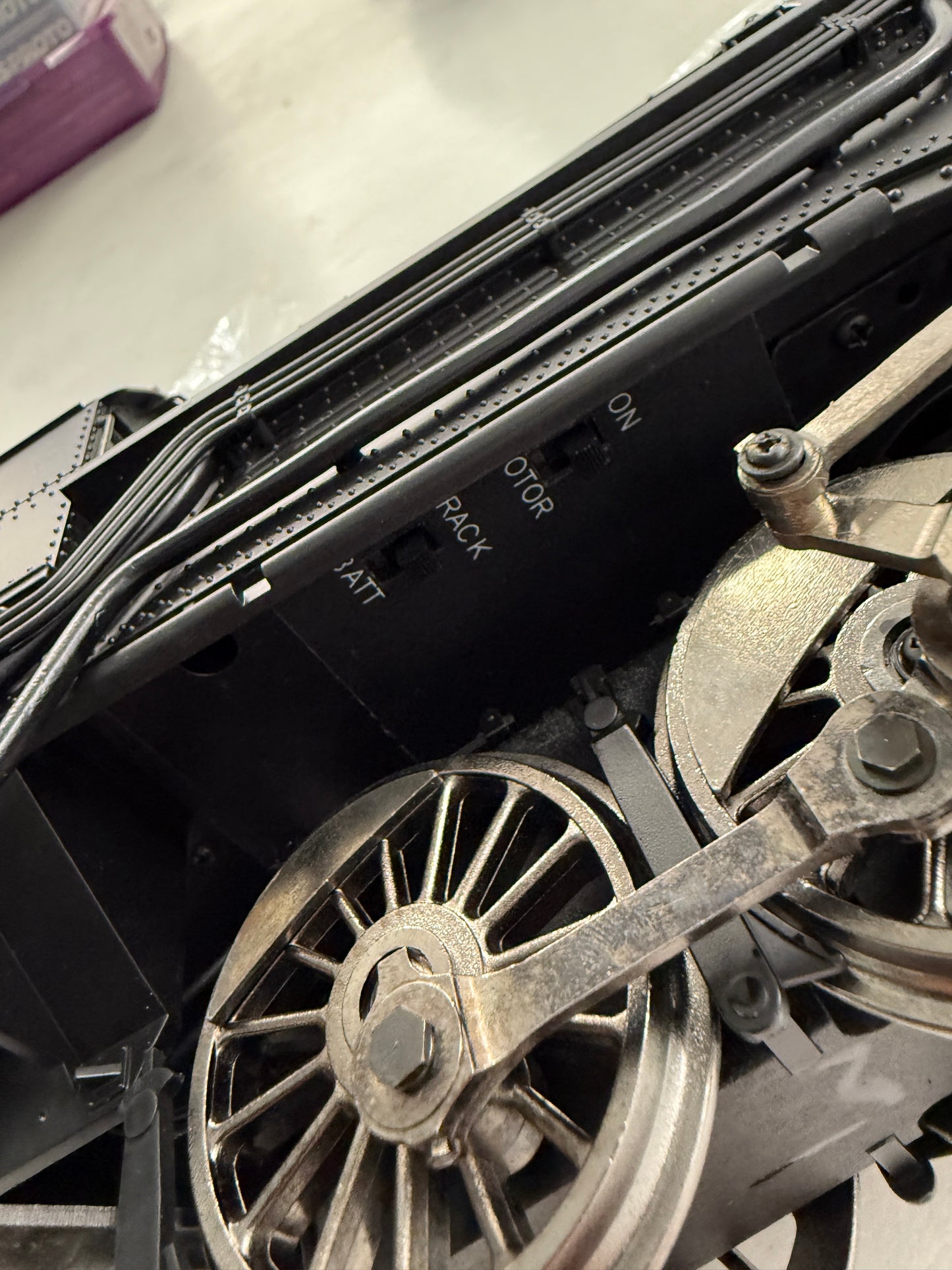 Aristo Craft Trains Pennsylvania Steam Locomotive G Scale with Tender smoke and sound