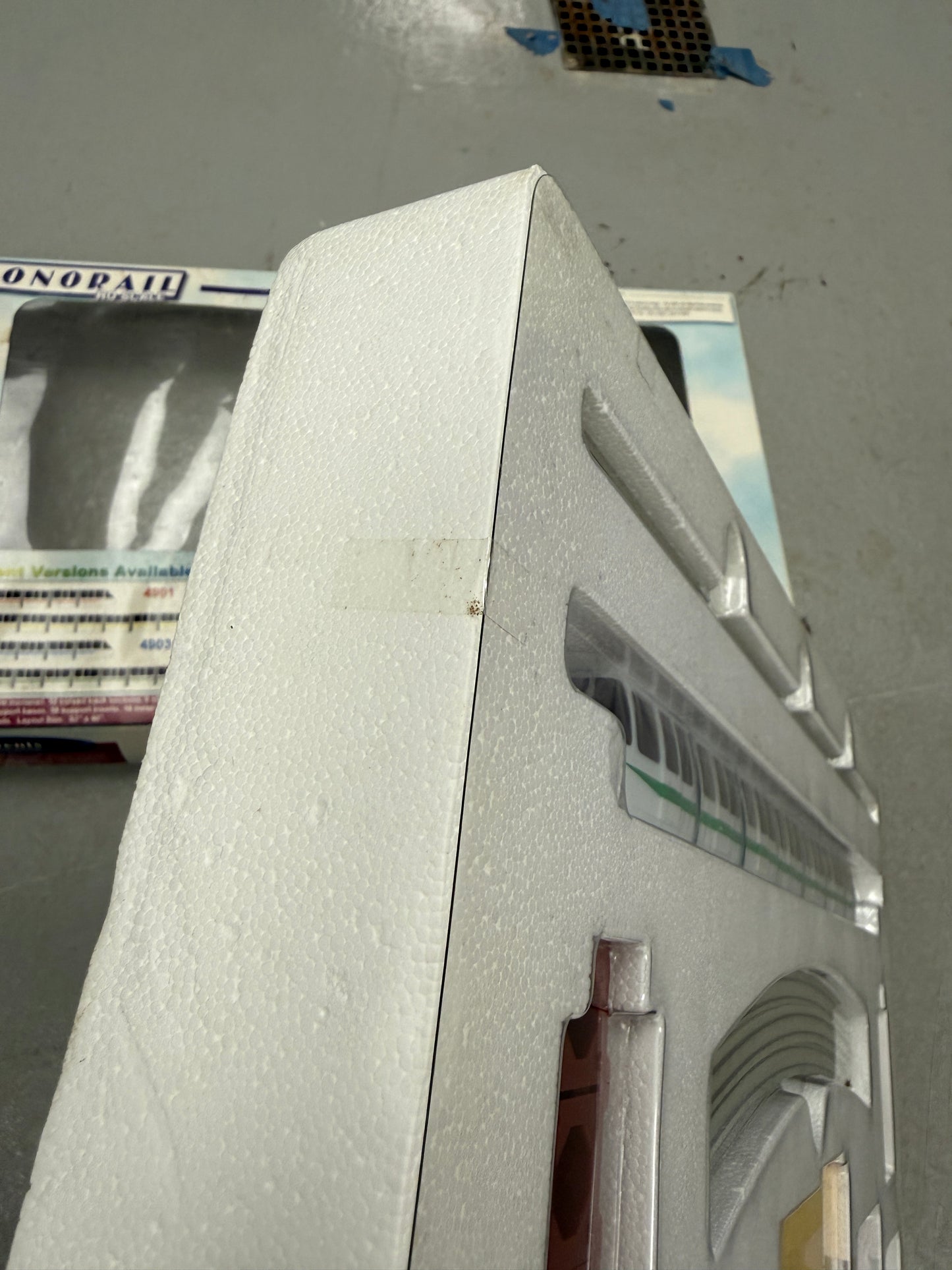 E-R Models Monorail # 4904 Green complete train set NIB