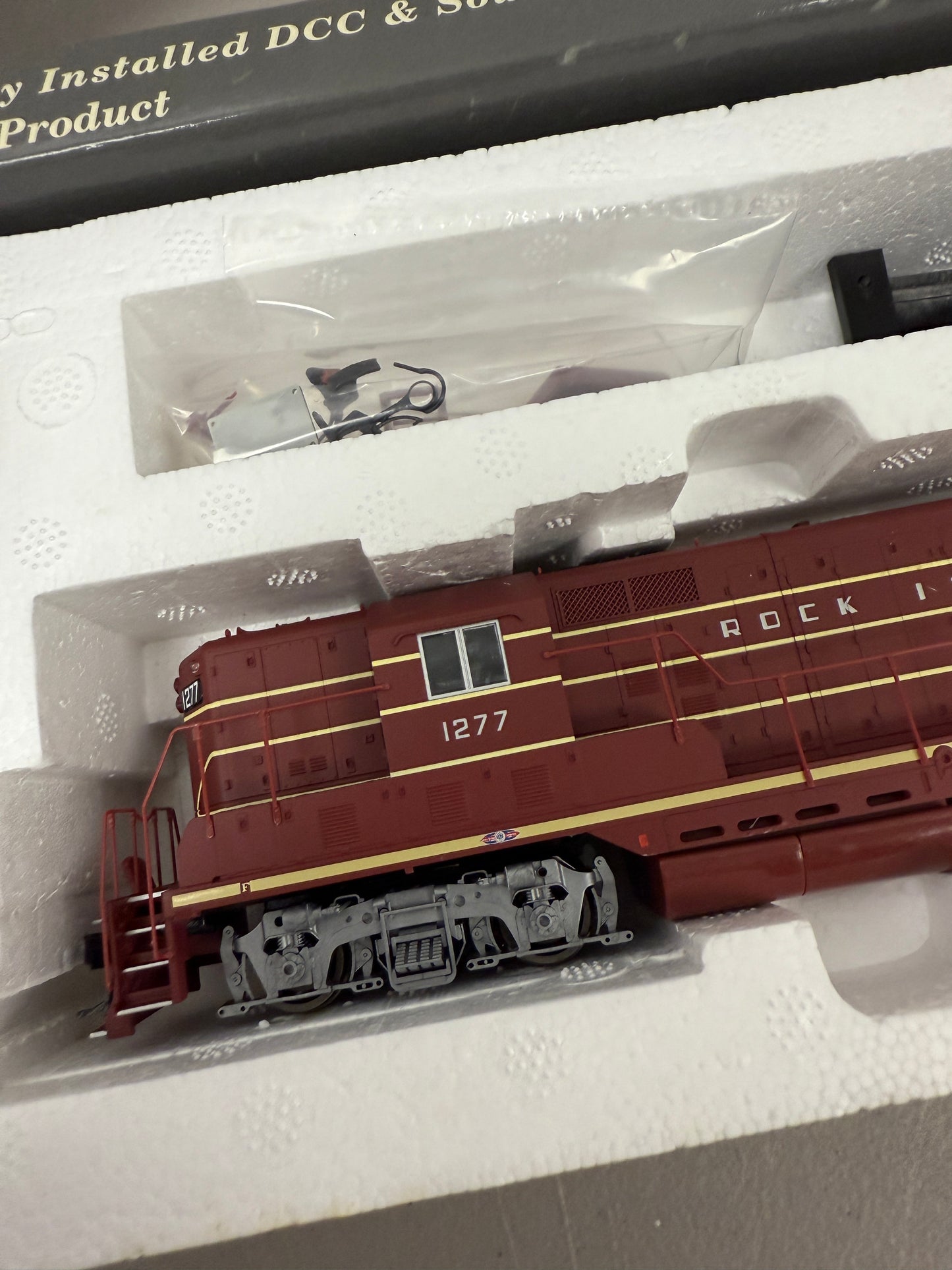 Proto 2000 Series GP7 II Locomotive HO scale Rock Island 1277
