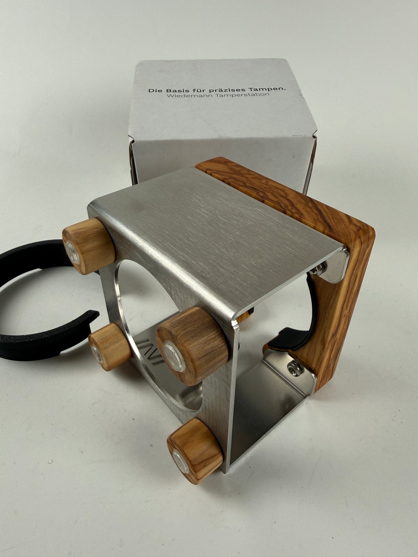 Wiedemann Manufaktur Olive Wood tamper station Tamperstation kurz - Edelstahl 58mm