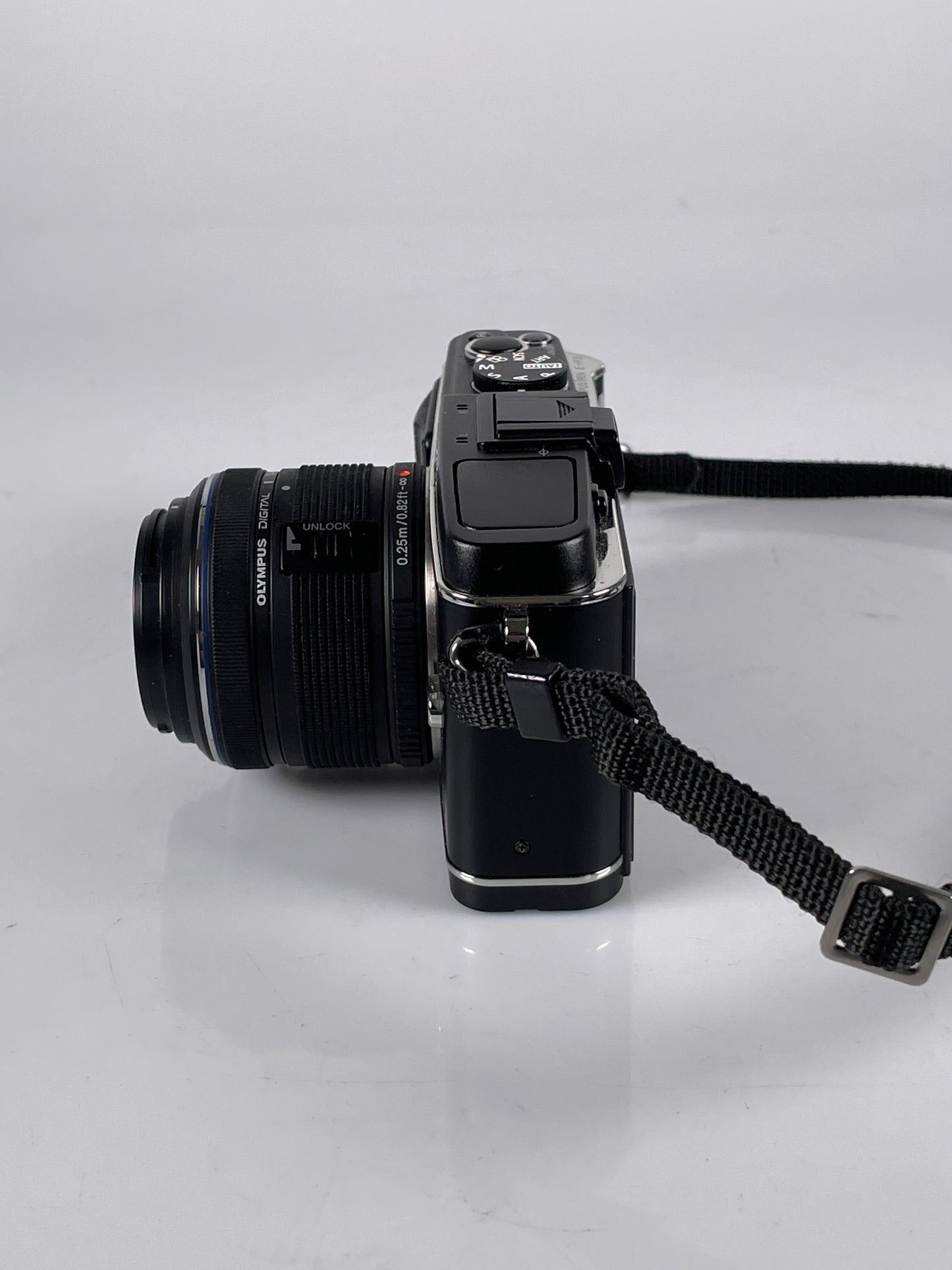OLYMPUS PEN E-P3 12.3 MP Mirrorless DSLR Camera + 14-42mm Lens kit black