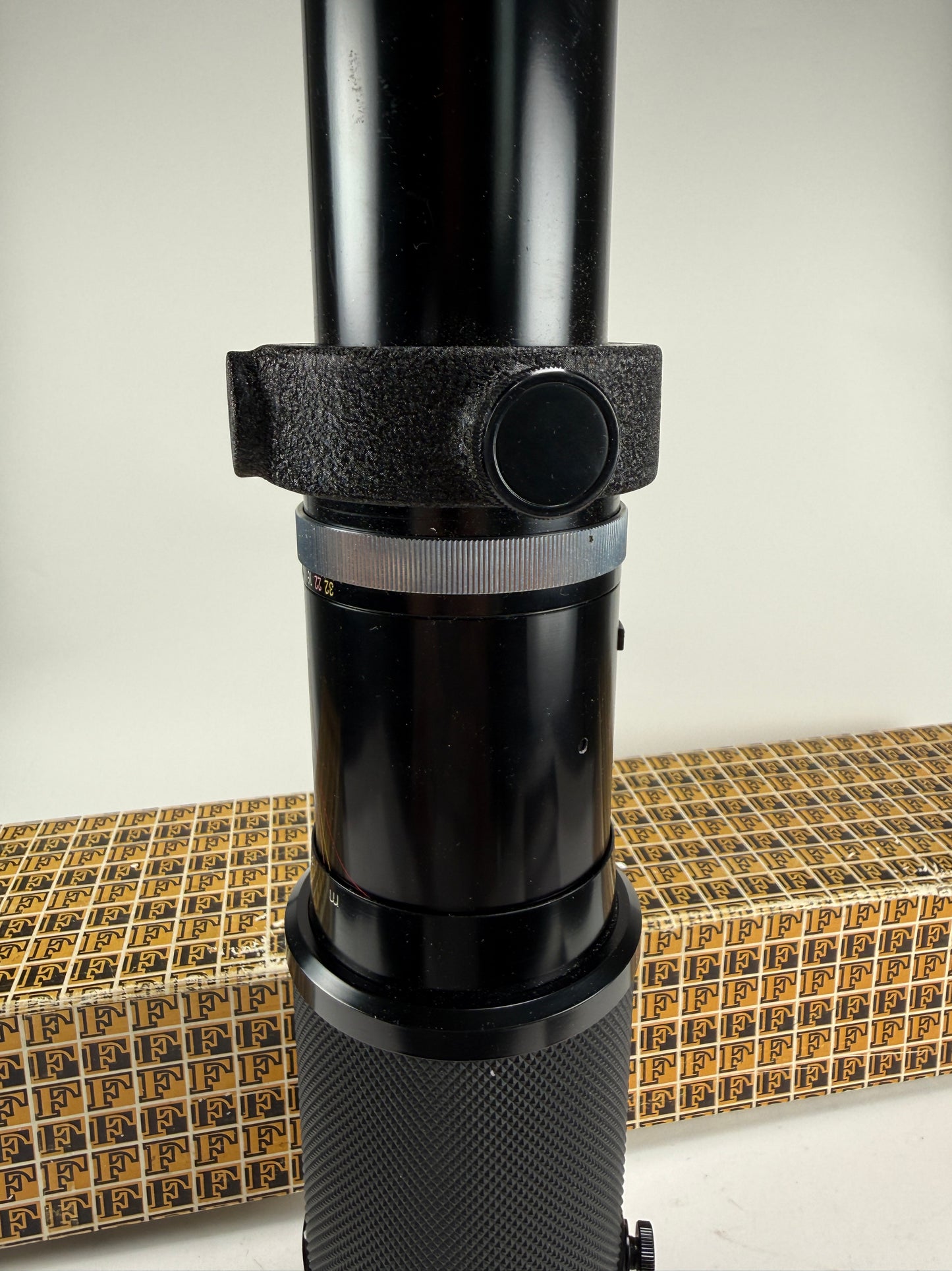 Nikon 20cm-60cm (200-600mm) f 9.5-10.5 zoom lens with box