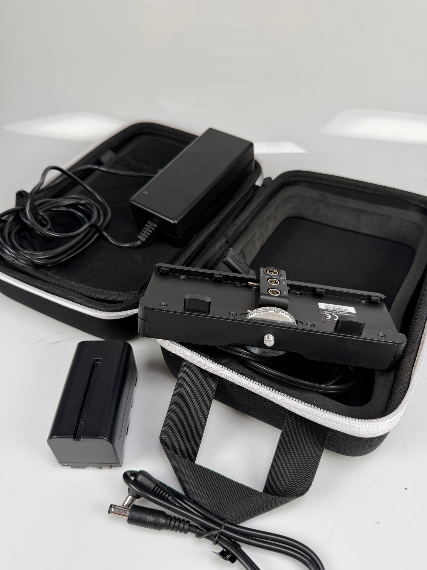 Atomos Power Station Video Dual Battery System 1 battery, AC/DC charging bundle