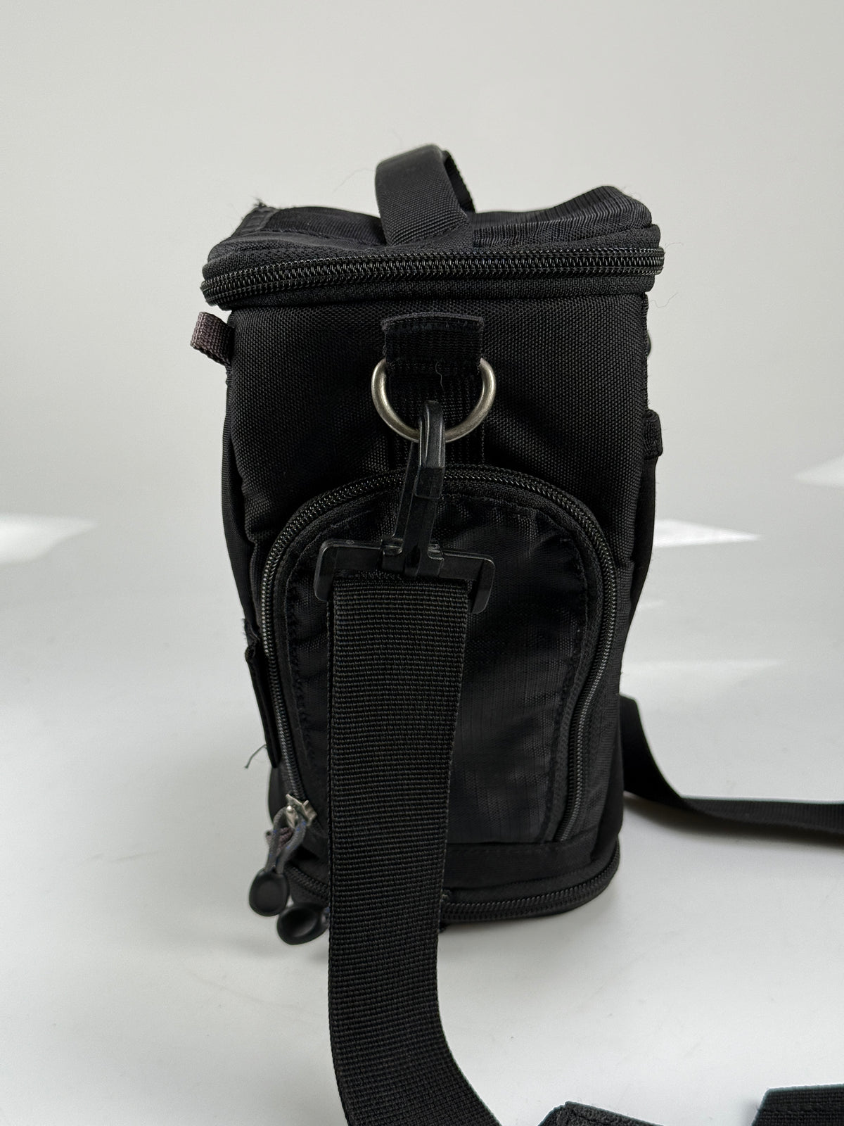 Think Tank Digital Holster 20 V2.0 Bag  Zipper Secured Lid Travel Black