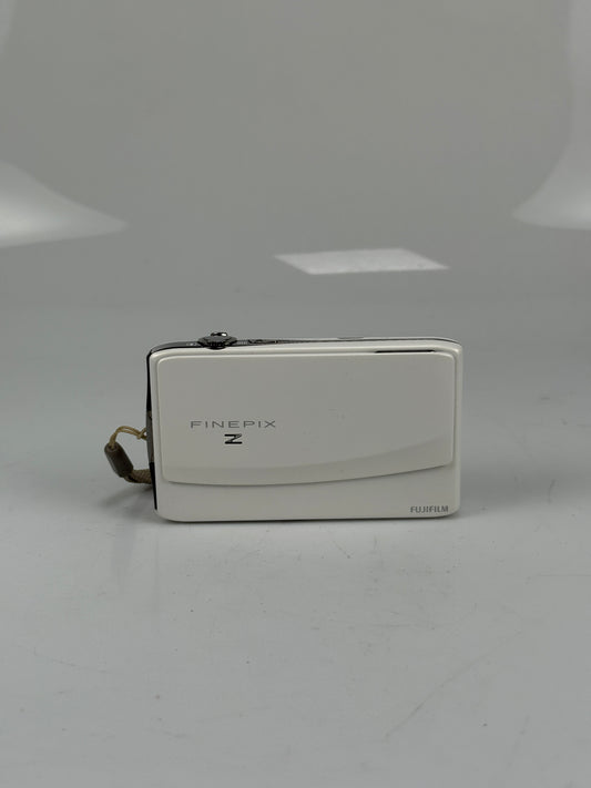 FUJIFILM FinePix Z900EXR 16.0MP Compact Digital Camera White