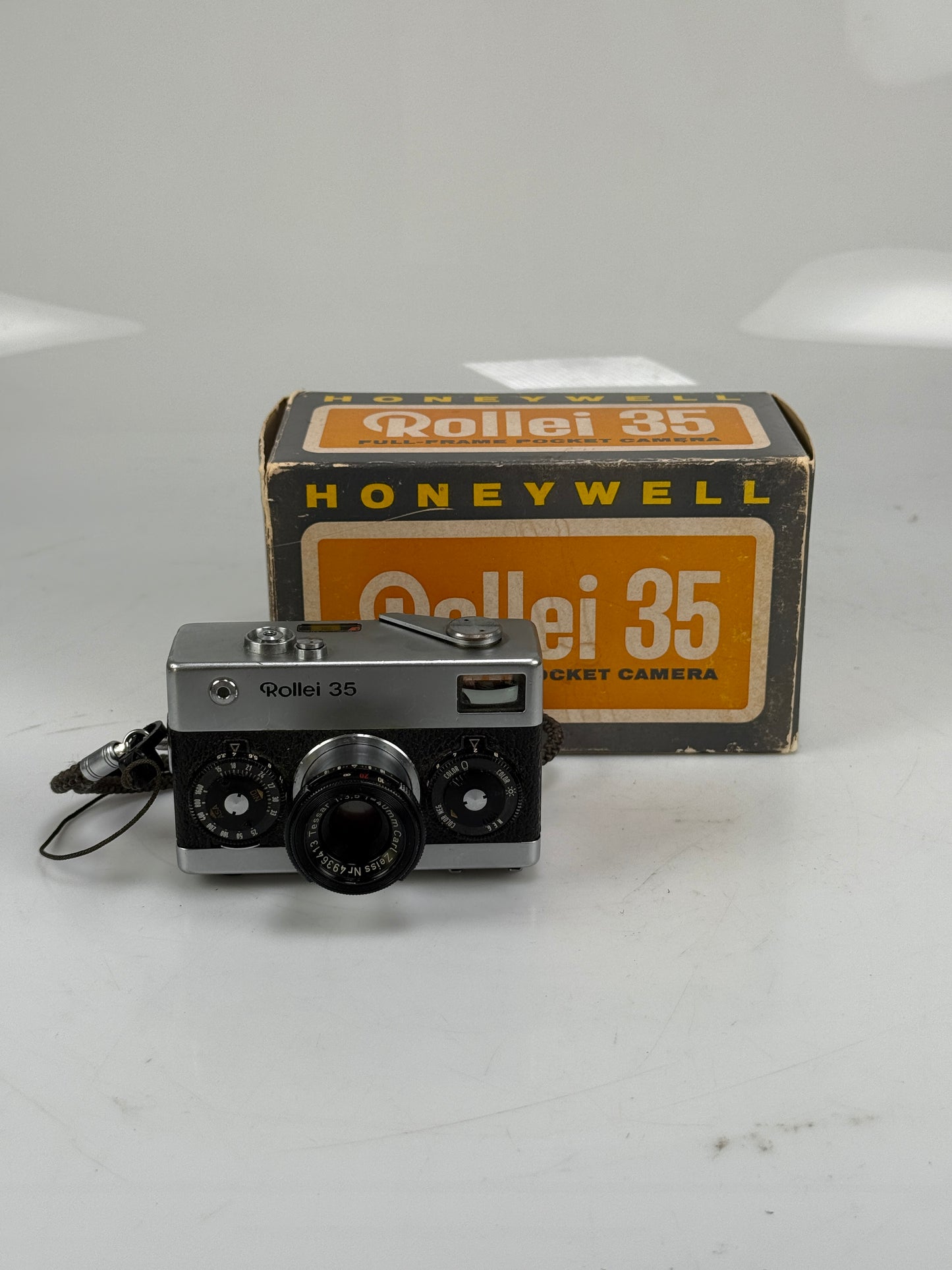 Rollei 35 Film Camera w/ Carl zeiss Tessar 40mm F3.5 Chrome Silver Honeywell Germany