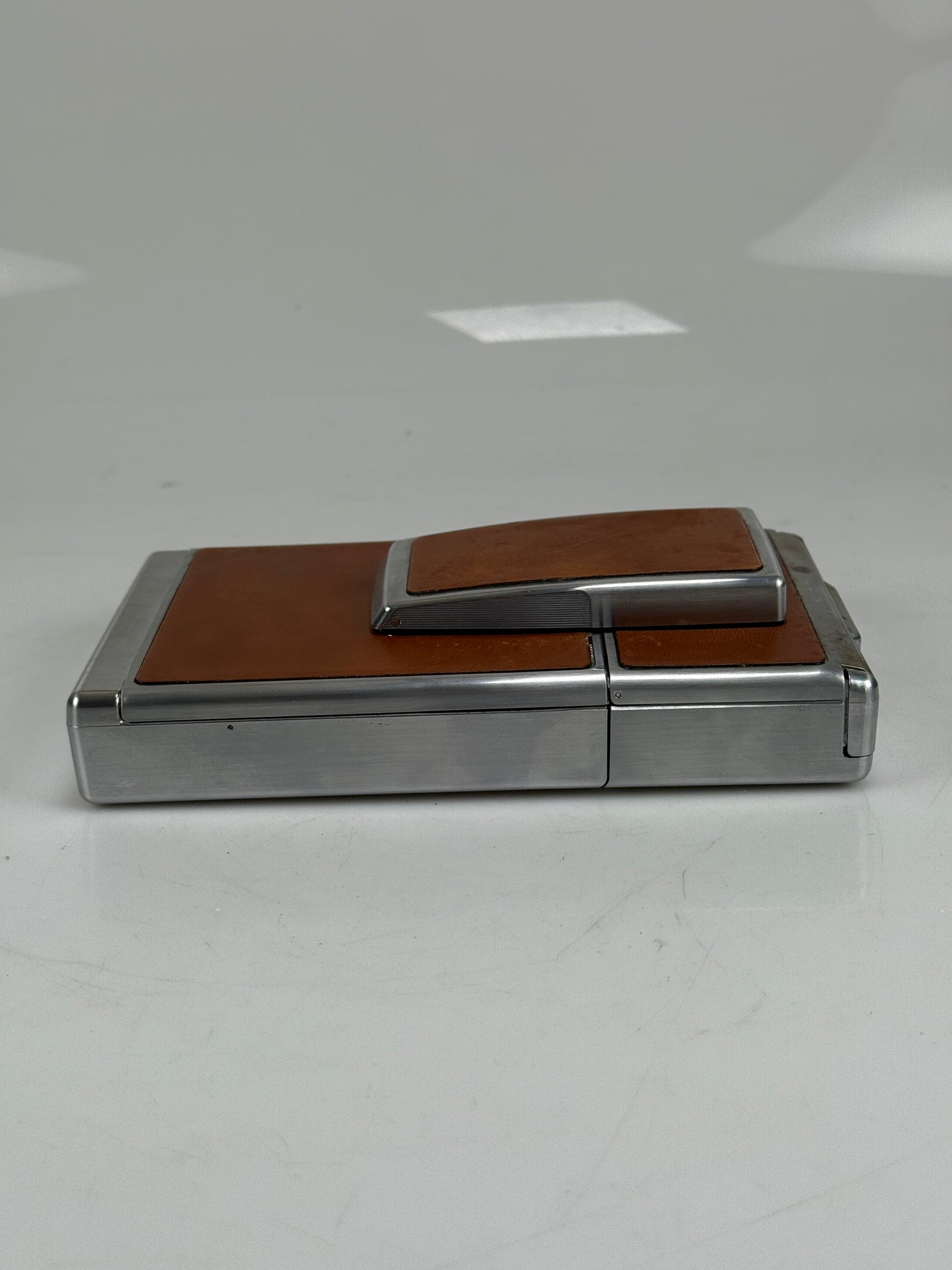 Polaroid SX-70 film land camera tan and chrome