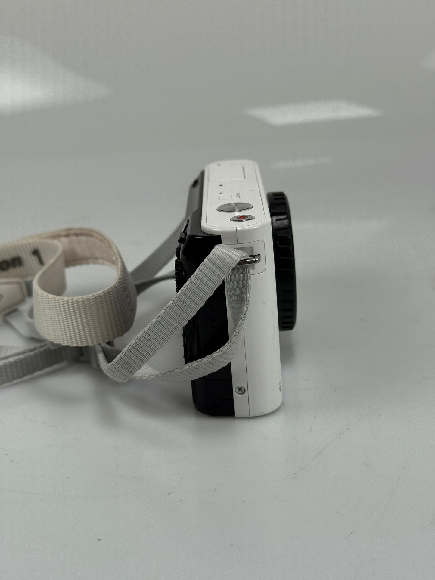 Nikon 1 J1 10.1MP Mirrorless SLR Camera Body White