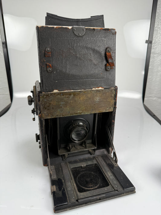 Compact Graflex 3¼x5½ SLR Focal Plane Shutter Camera with Kodak No 32 anastigmat lens