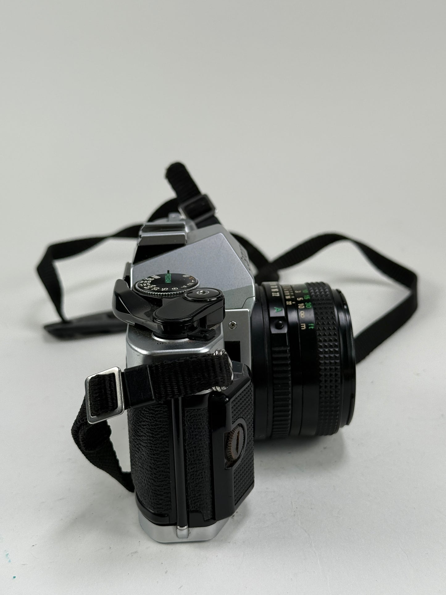CANON AE-1 PROGRAM chrome SLR 35mm Film Camera with 50mm f1.8 FD KIT