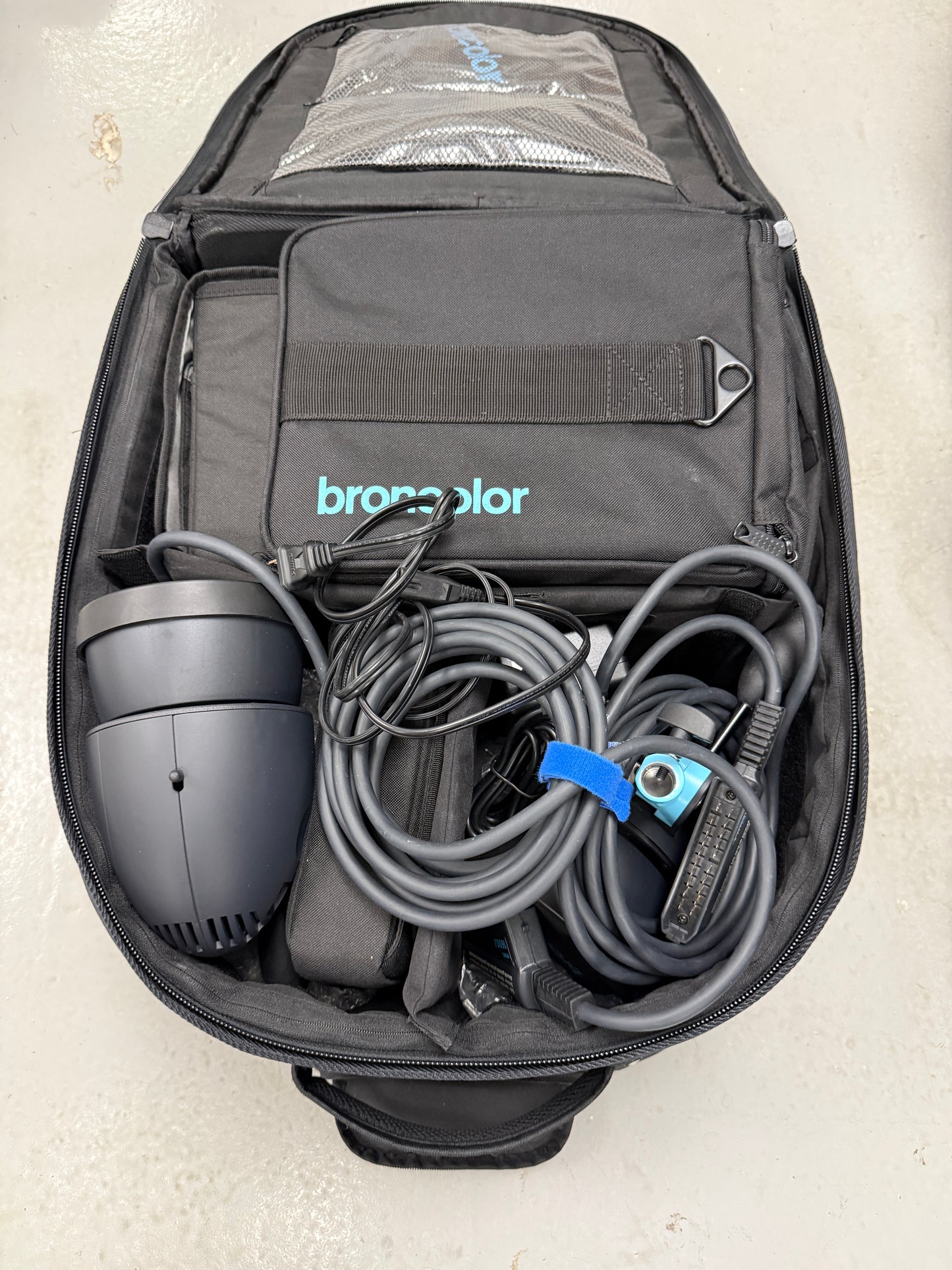 Broncolor Move L 1200w/s strobe kit + 2 Heads + battery, case, etc MobiLED
