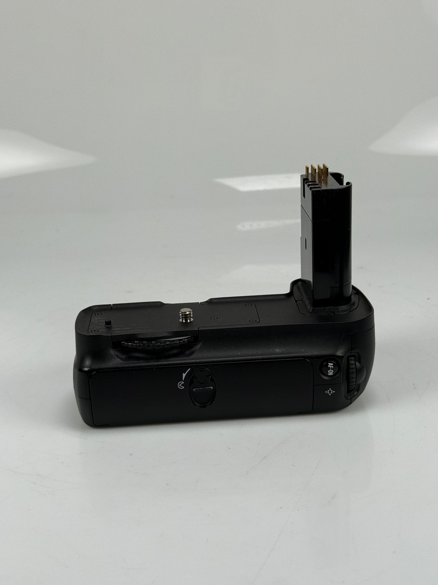 Nikon MB-D200 Battery Grip for D200 or Fuji FujiFilm Finepix S5