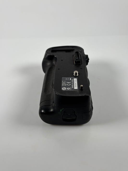 Genuine OEM Nikon MB-D12 Battery Grip for D800/D800E/D810/D810A
