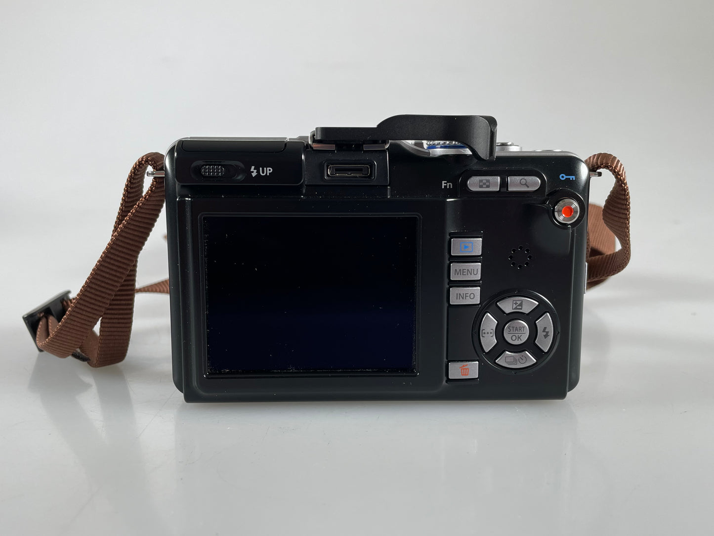 Olympus E-PL1  12.3MP mirrorless digital camera body Black w/ strap and case