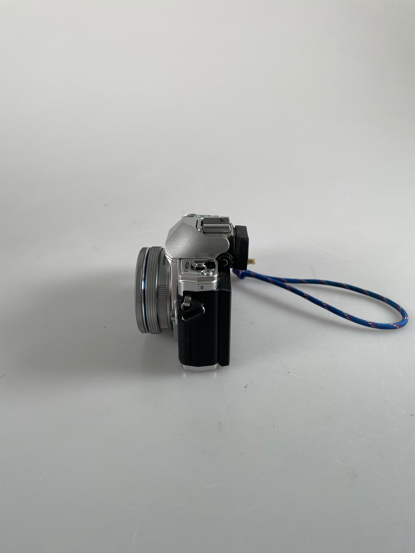 Olympus OM-D E-M10 MARK III S Camera w/ 14-42mm Lens Silver