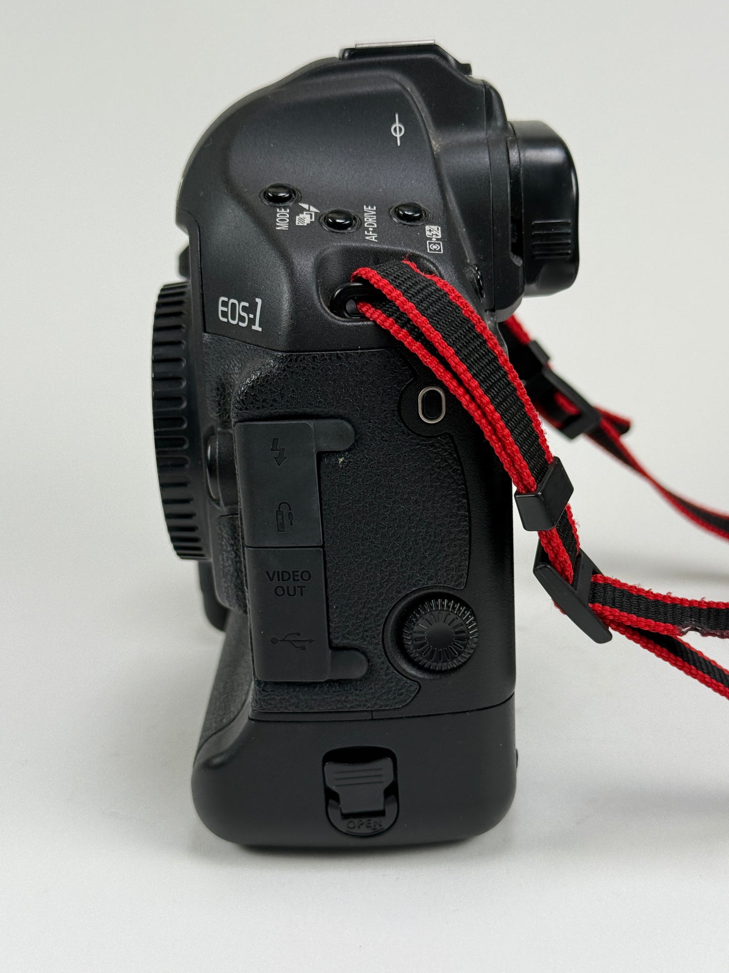 Canon EOS-1Ds Mark III 21.1MP Professional Full-Frame DSLR Camera Body