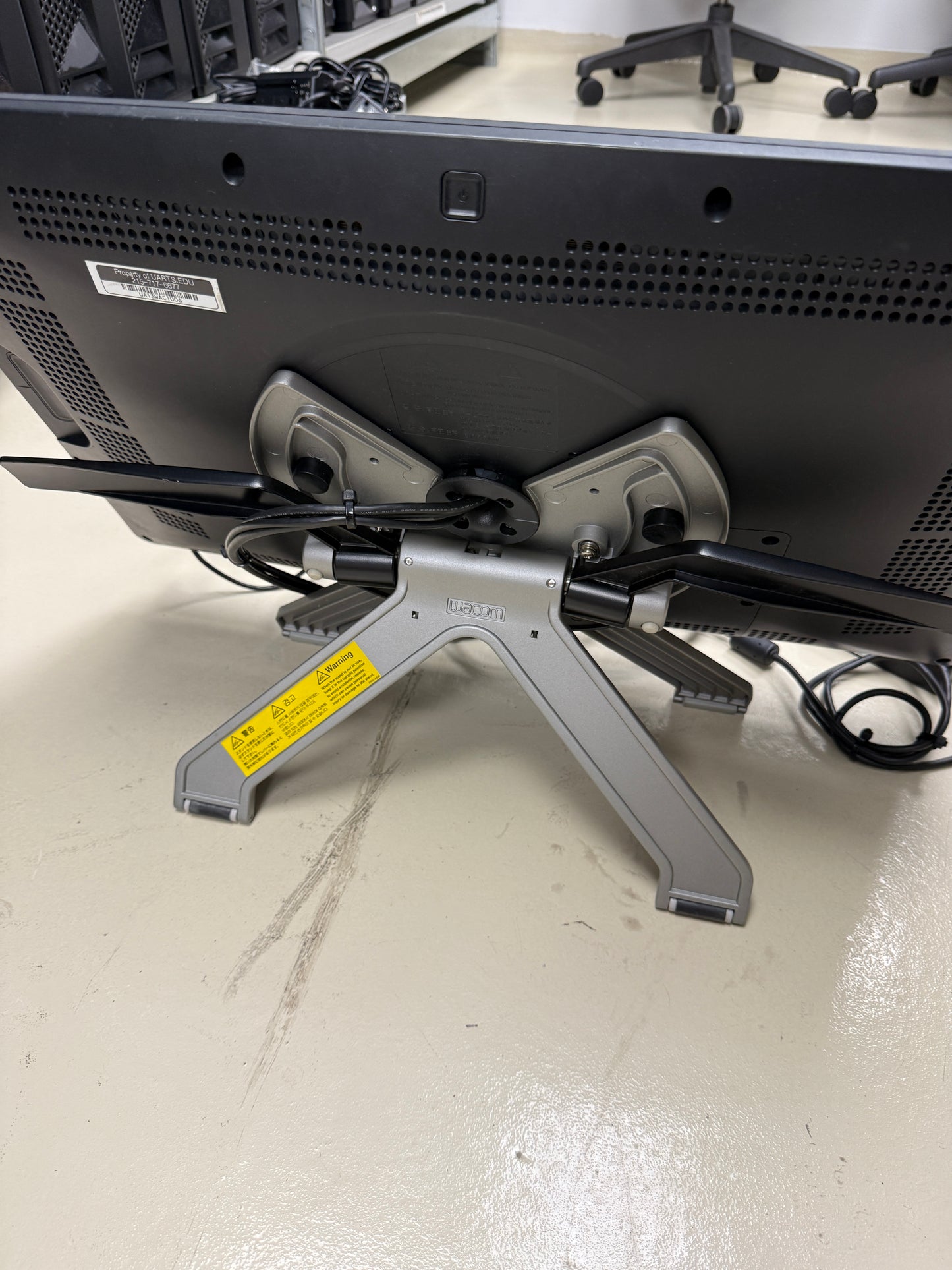 Wacom Cintiq 22HD Touch Interactive Pen Display DTH2200 w/ Cables and pen