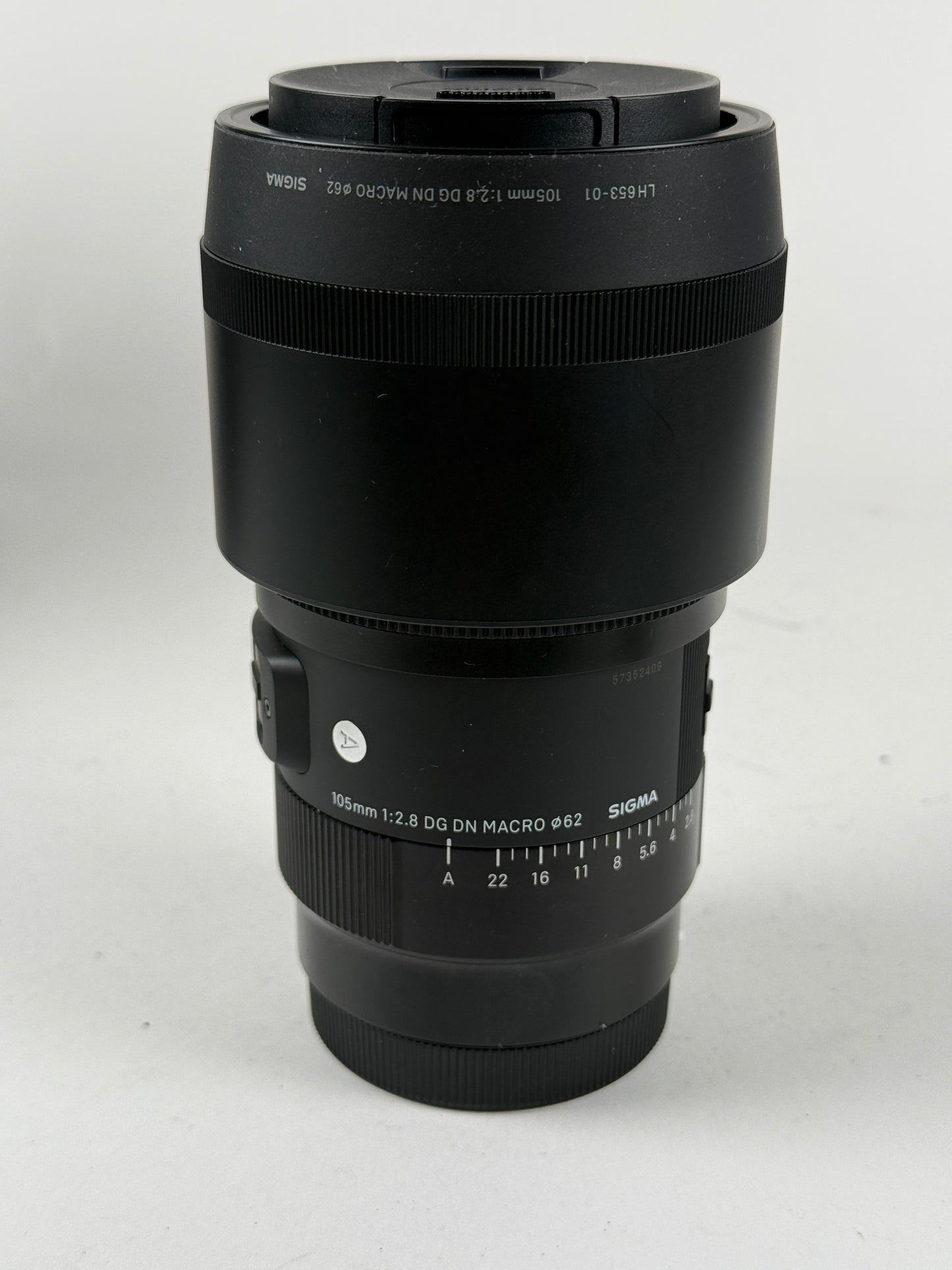Sigma Art 105mm f2.8 DG DN Macro Lens For Leica L Mount + Hood Mint