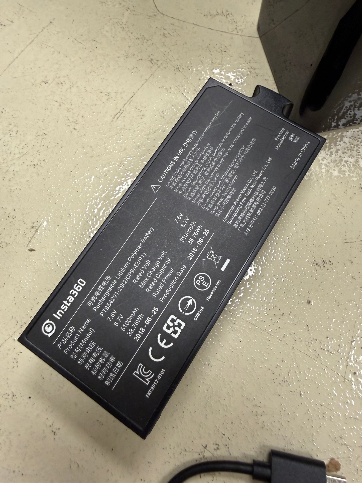 INSTA360 Pro - Spherical 360 8k VR Video Camera - 3 Batteries Tested, case