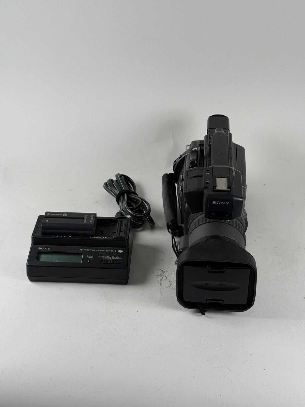 Sony DSR-PD150 Professional 3CCD / DVCAM Mini DV Camcorder