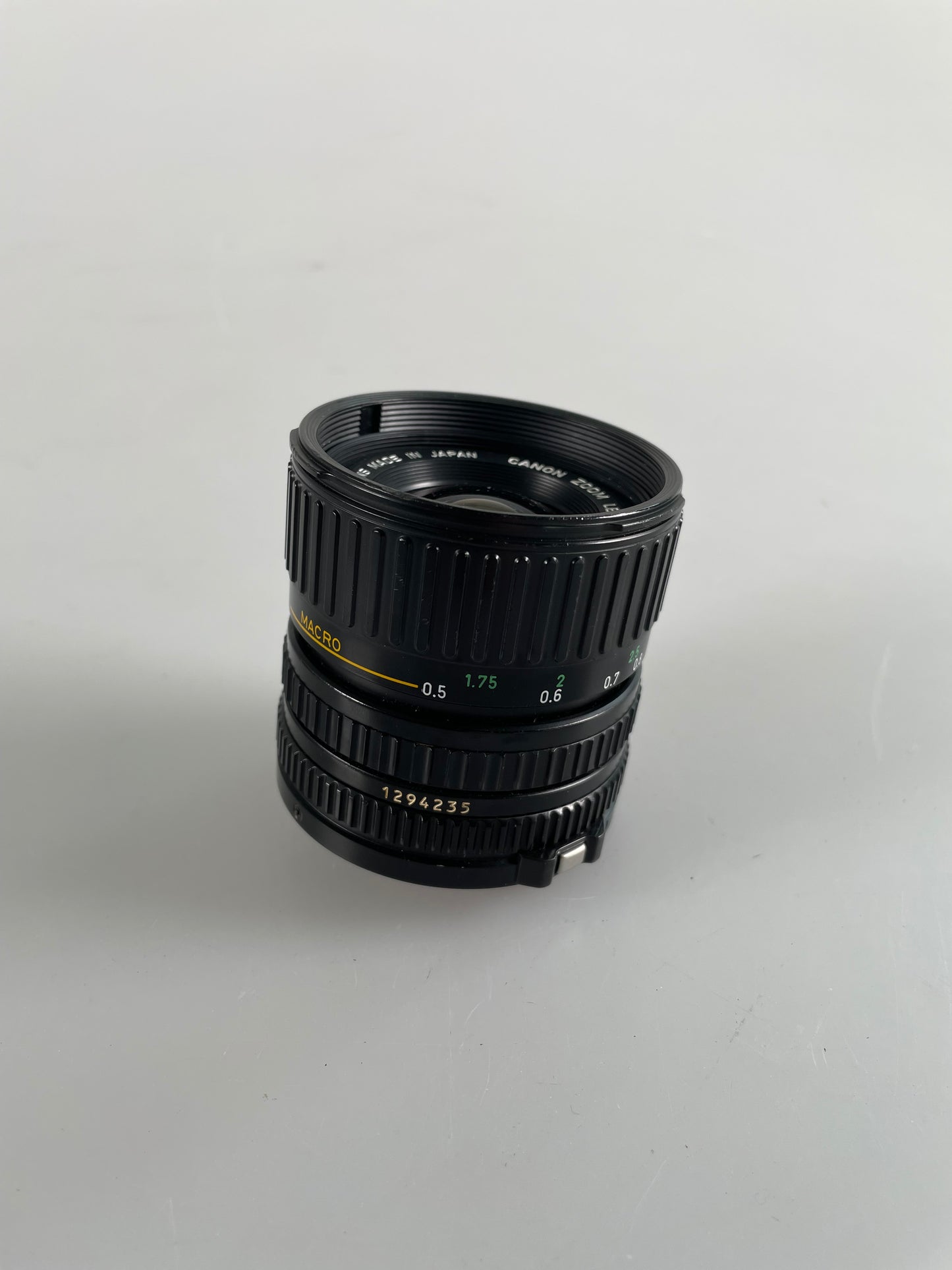 CANON New FD NFD 35-70mm f/3.5-4.5 Macro Zoom Lens