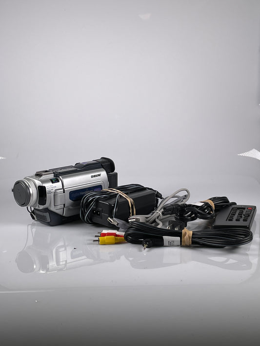 SONY Handycam DCR-TRV17 Digital Camcorder mini DV Camcorder Bundle