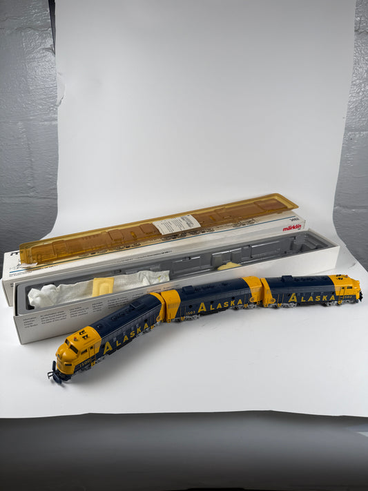 Marklin 3462 GM EMD F-7 A-B-A Alaska Railroad Diesel Locomotives - Digital HO