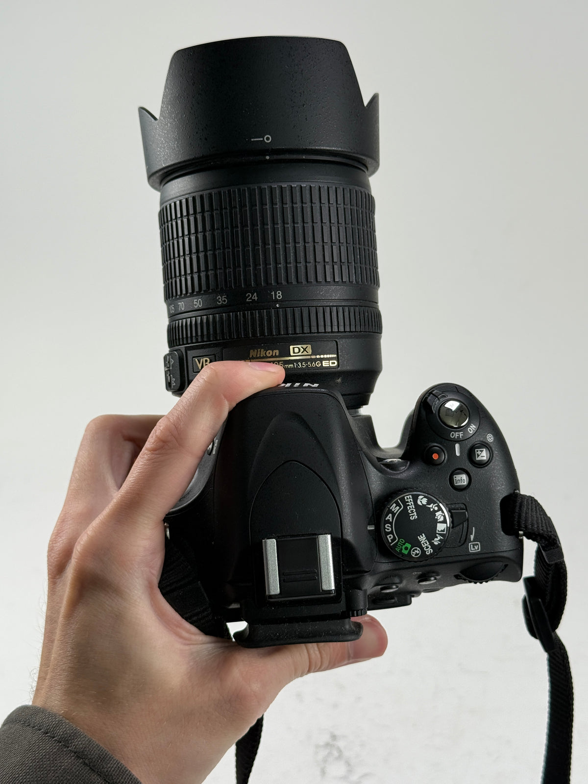 Nikon D5100 16.2MP DSLR Camera (Kit w/ AF VR DX 18-105mm Lens)