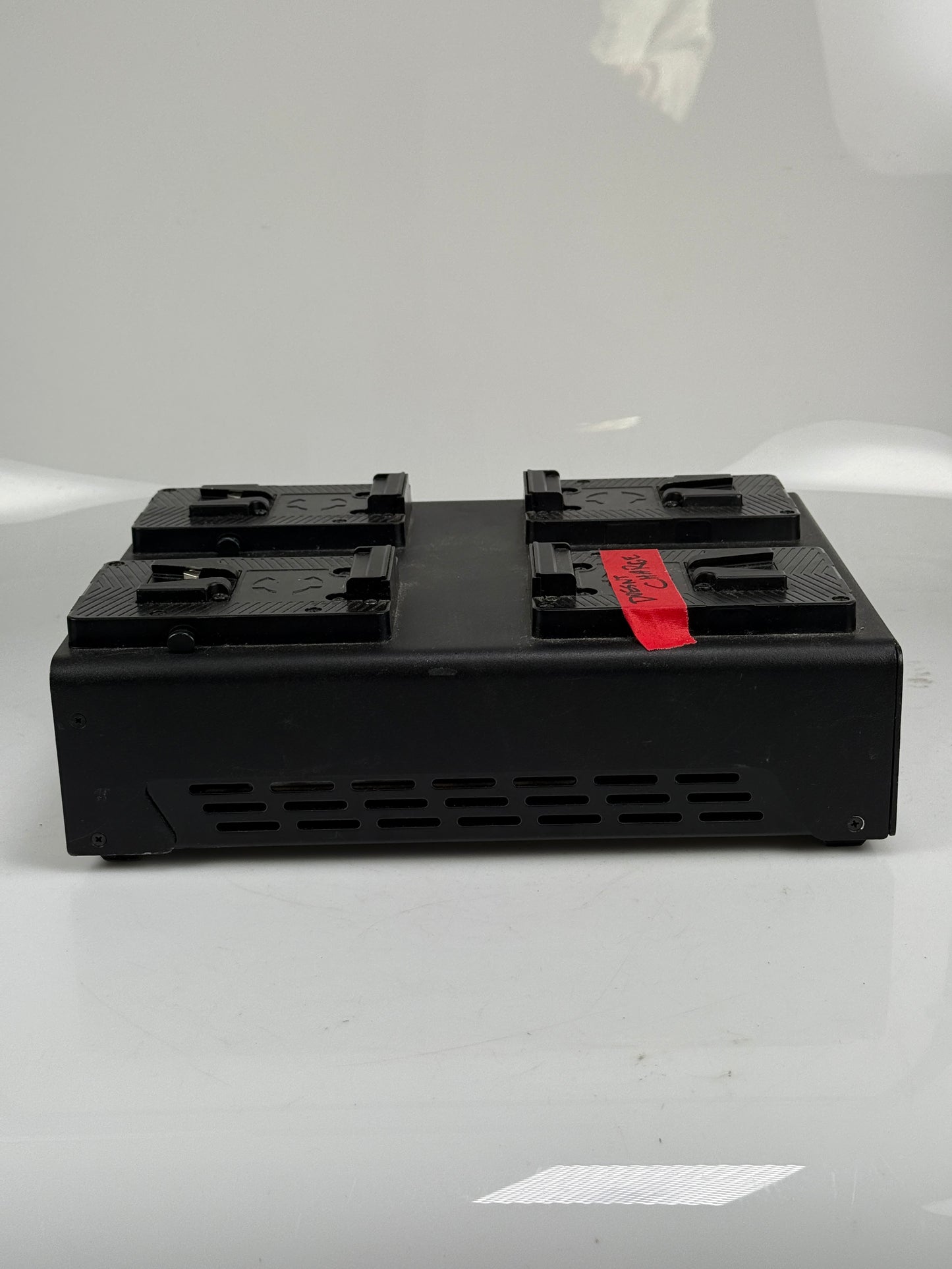 Core Q4 Fleet Gold Mount Quad Position 3-Stud Simultaneous Fast Charger